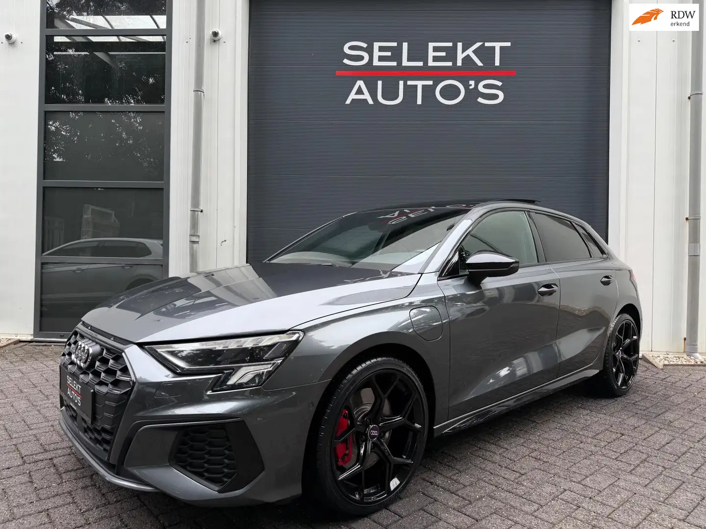 Audi A3 Sportback 45 TFSI e S edition Competition 245 Pk P Gris - 1