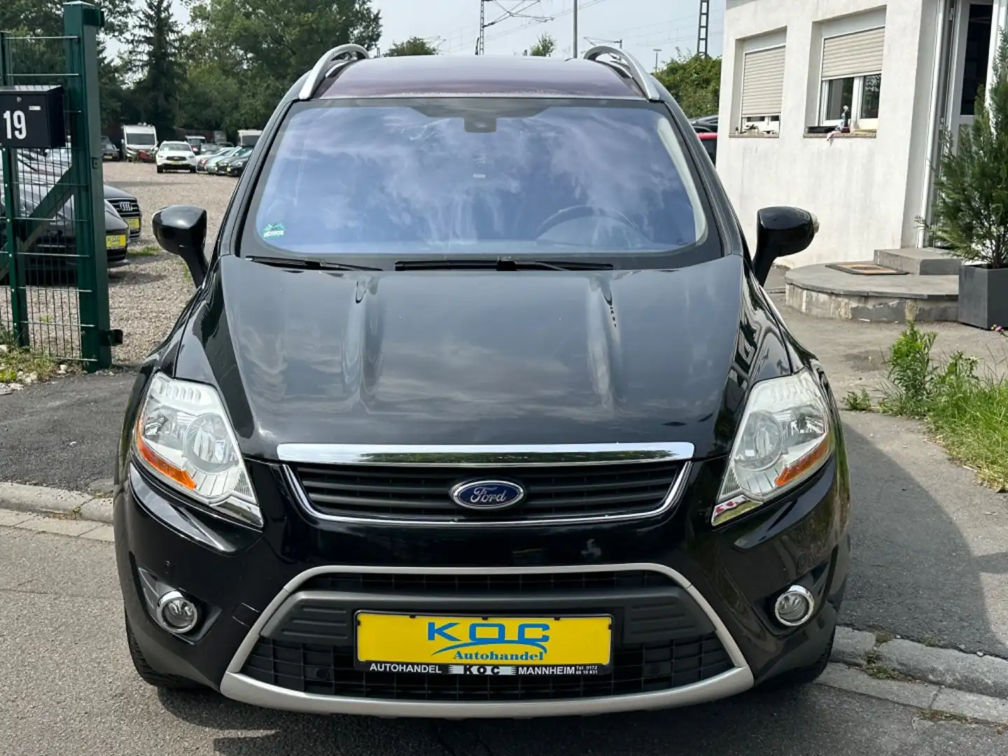 Ford Kuga Titanium crna - 2