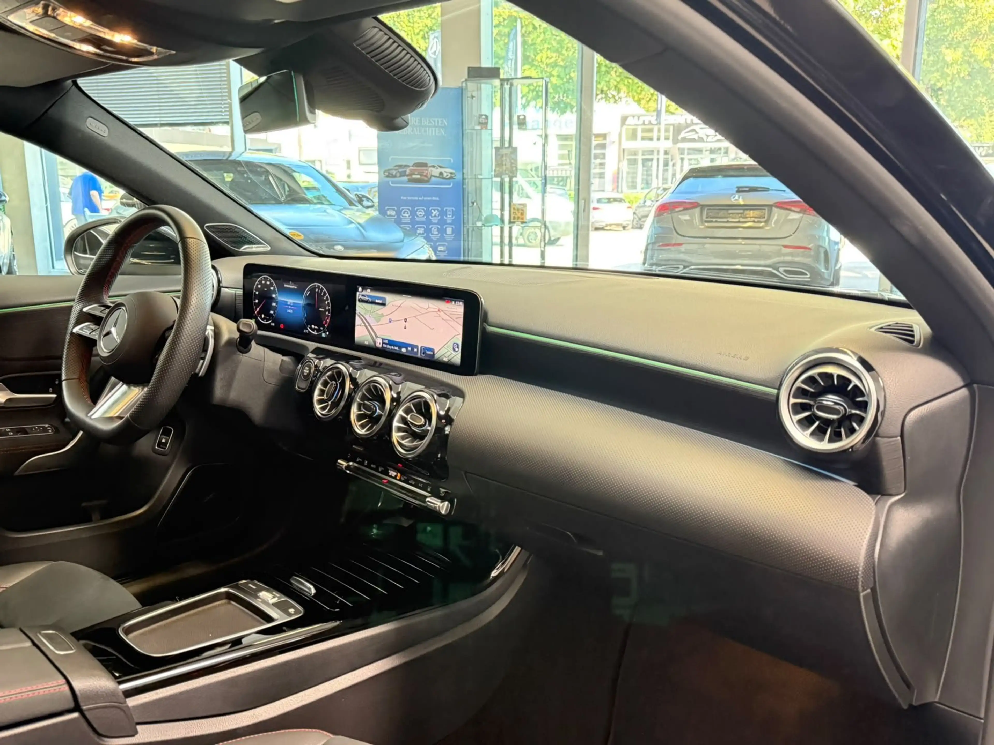Mercedes-Benz A 250 e AMG PANO+AHK+BEAM+BURMES+DISTR+AC11KW — photo 11