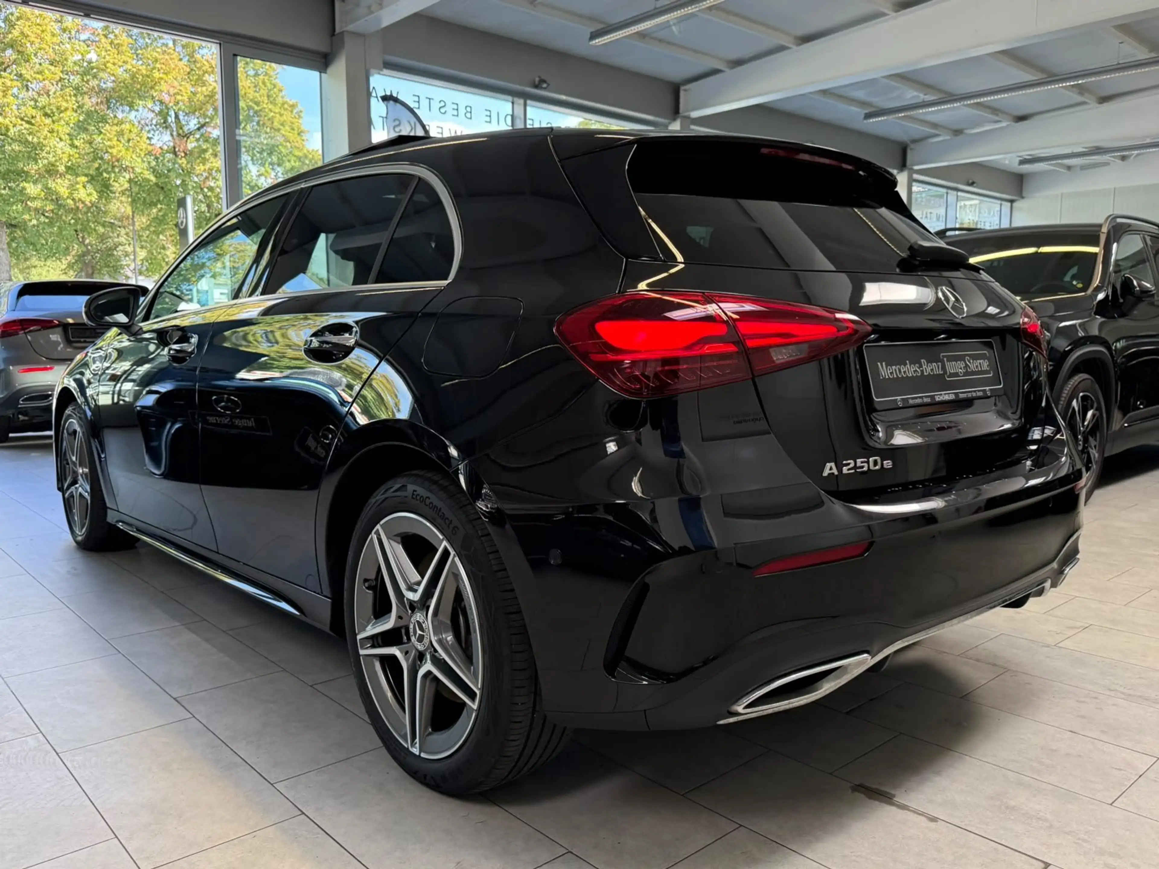 Mercedes-Benz A 250 e AMG PANO+AHK+BEAM+BURMES+DISTR+AC11KW — photo 4