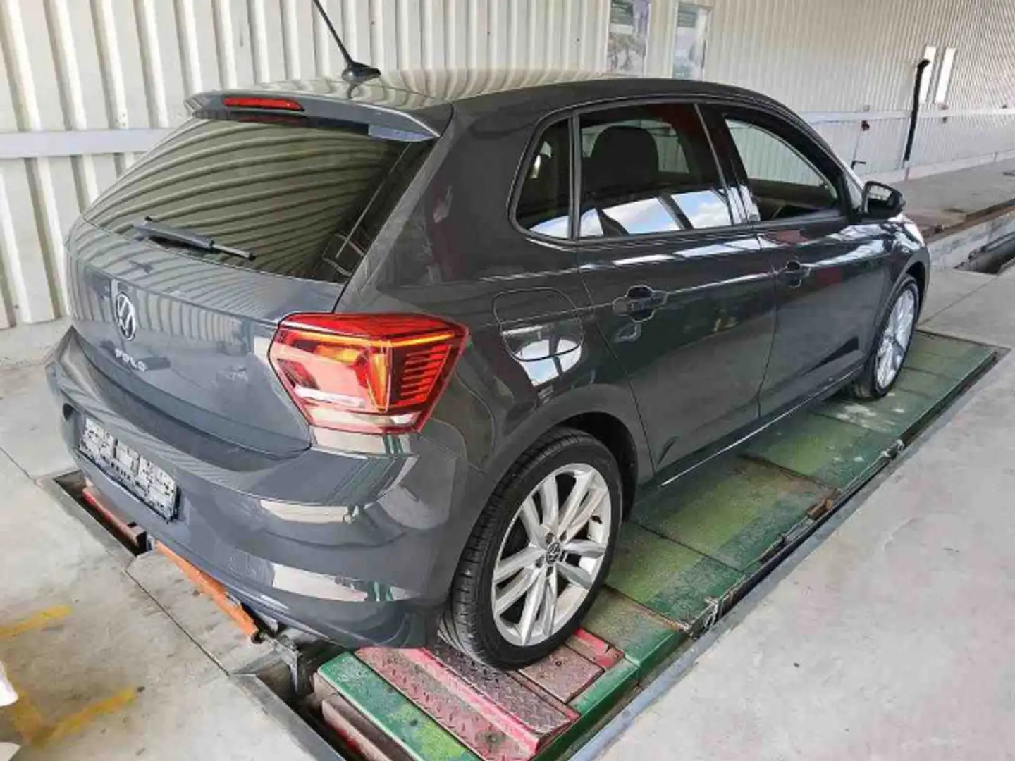 Volkswagen Polo Highline 1.0 TSI LED NAVI RFK PDC SHZ Grau - 2