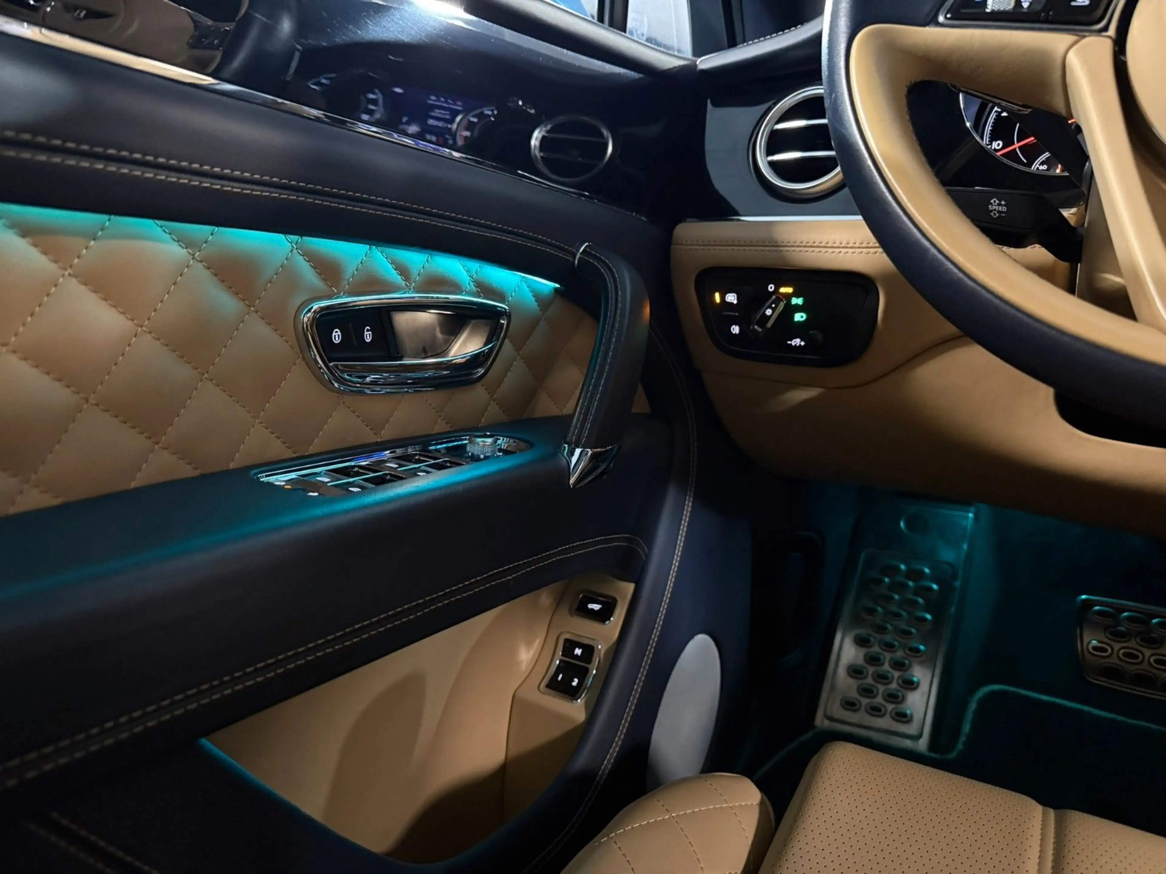 Bentley Bentayga 6.0 W12 4WD Autom. Akrapovic Scheckh. — photo 10