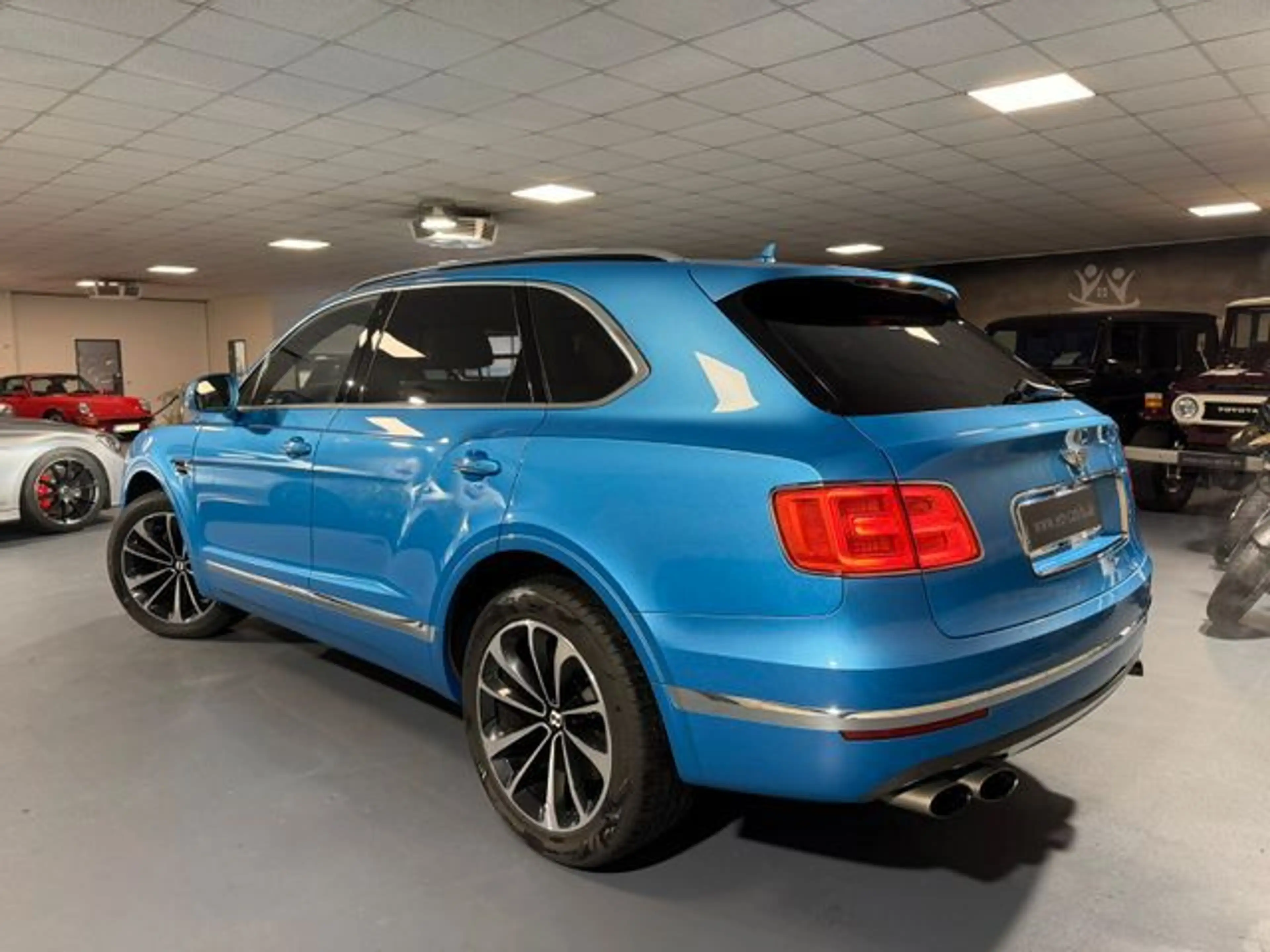 Bentley Bentayga 6.0 W12 4WD Autom. Akrapovic Scheckh. — photo 8