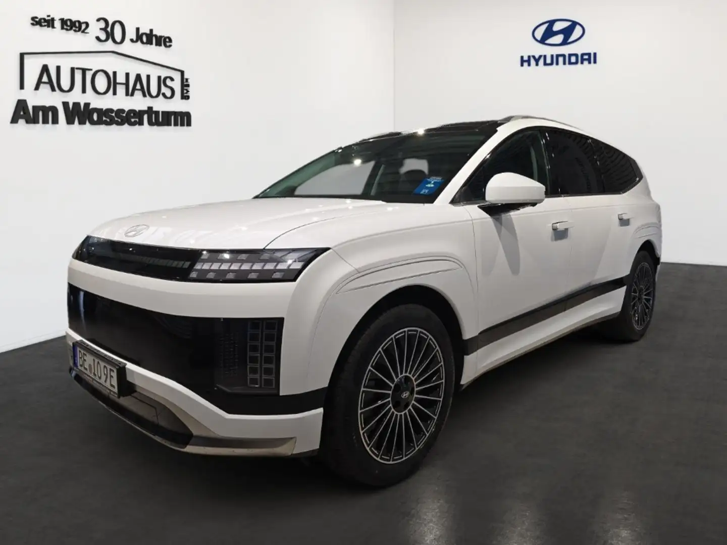 Hyundai IONIQ 9 6-SITZER (MY26) 110 KWH (307 PS) 4WD UNIQ PANO SWI Bílá - 1