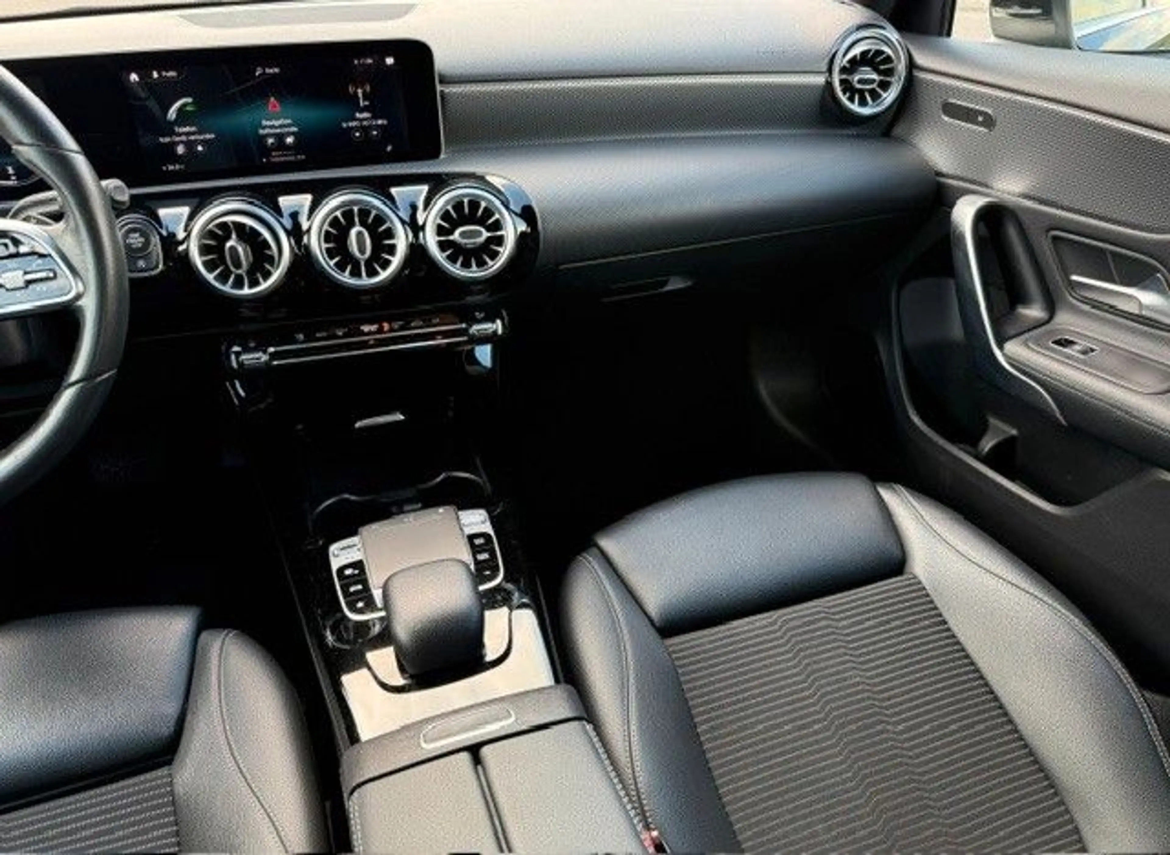 Mercedes-Benz A 180 Edition 19 7G-DCT*Burmester*Amb.be*Apple — photo 10