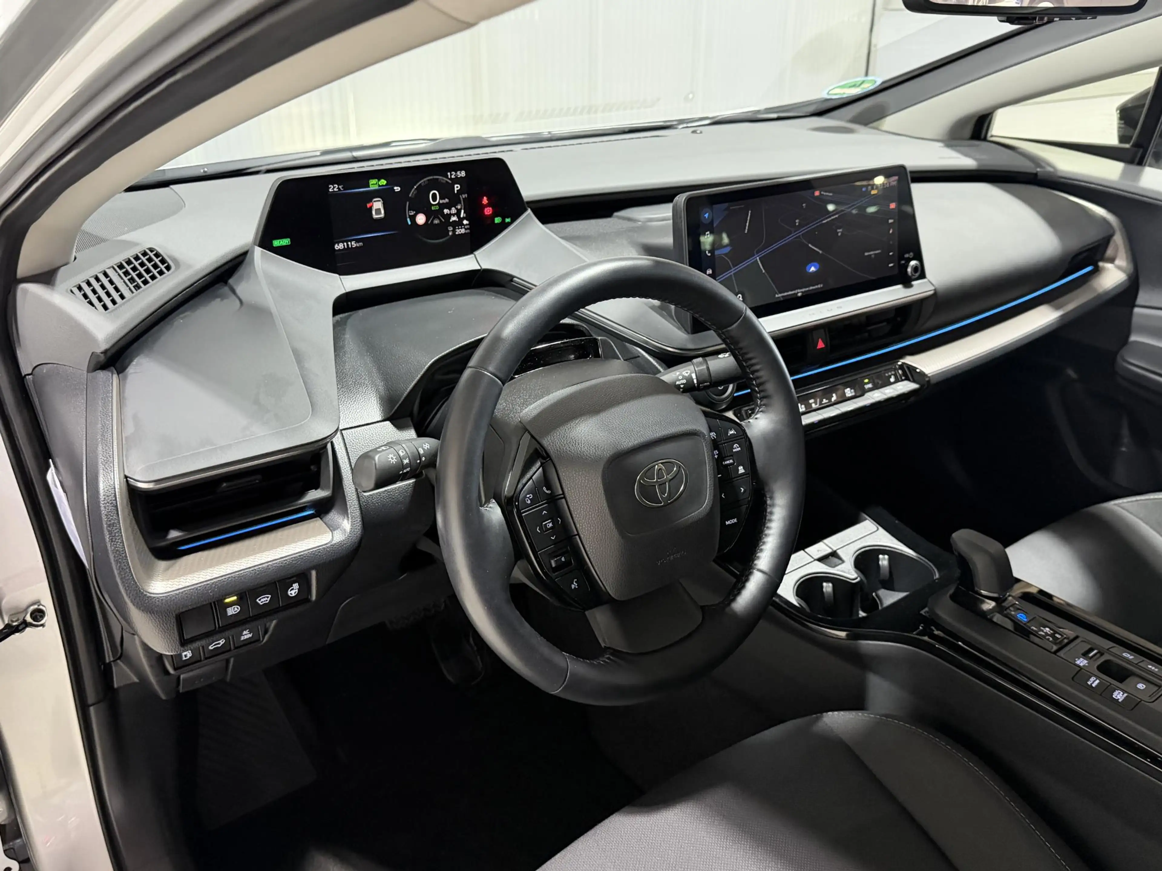 Toyota Prius 2.0 Plug-in Executive | Panoramadak | BTW auto | A — photo 2