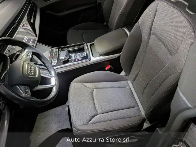 Audi Q8 view 6