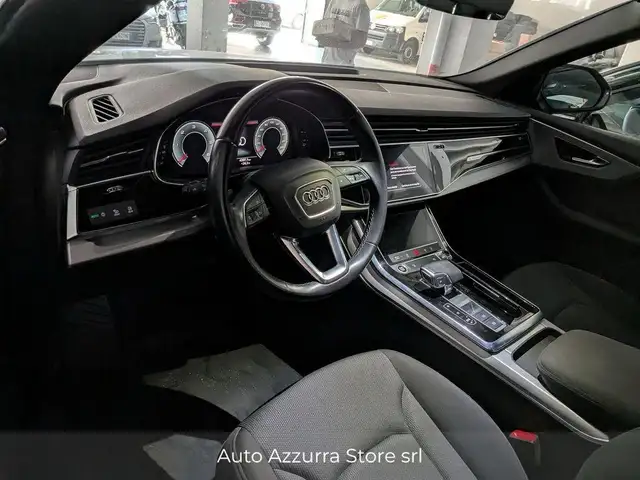 Audi Q8 view 7