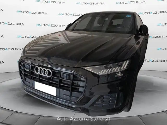 Audi Q8 view 9