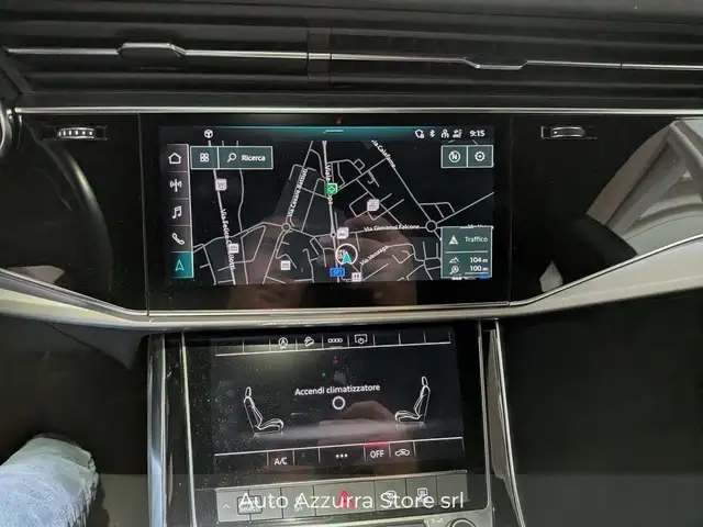 Audi Q8 view 8