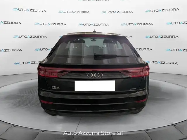 Audi Q8 view 3