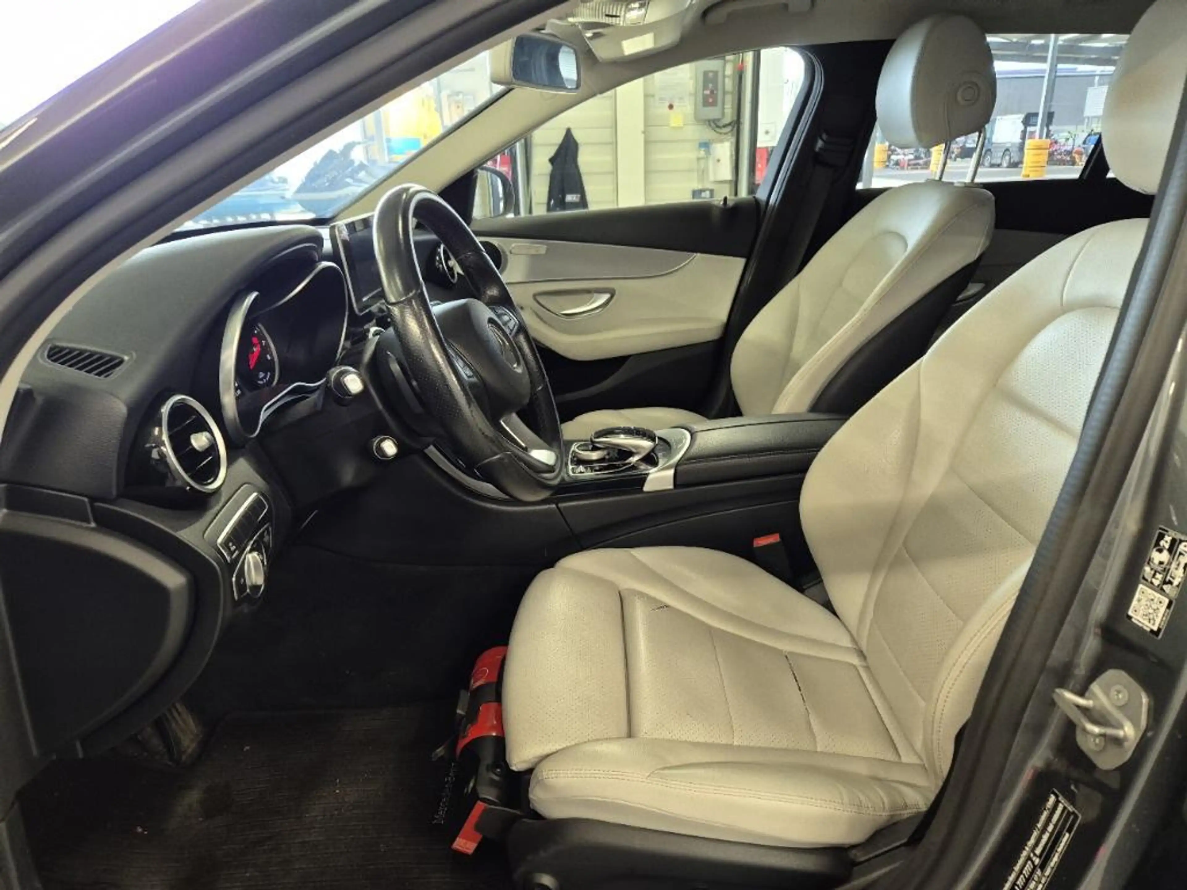 Mercedes-Benz C 350 Estate e Premium | Luchtvering | Volleder | Camera — photo 13