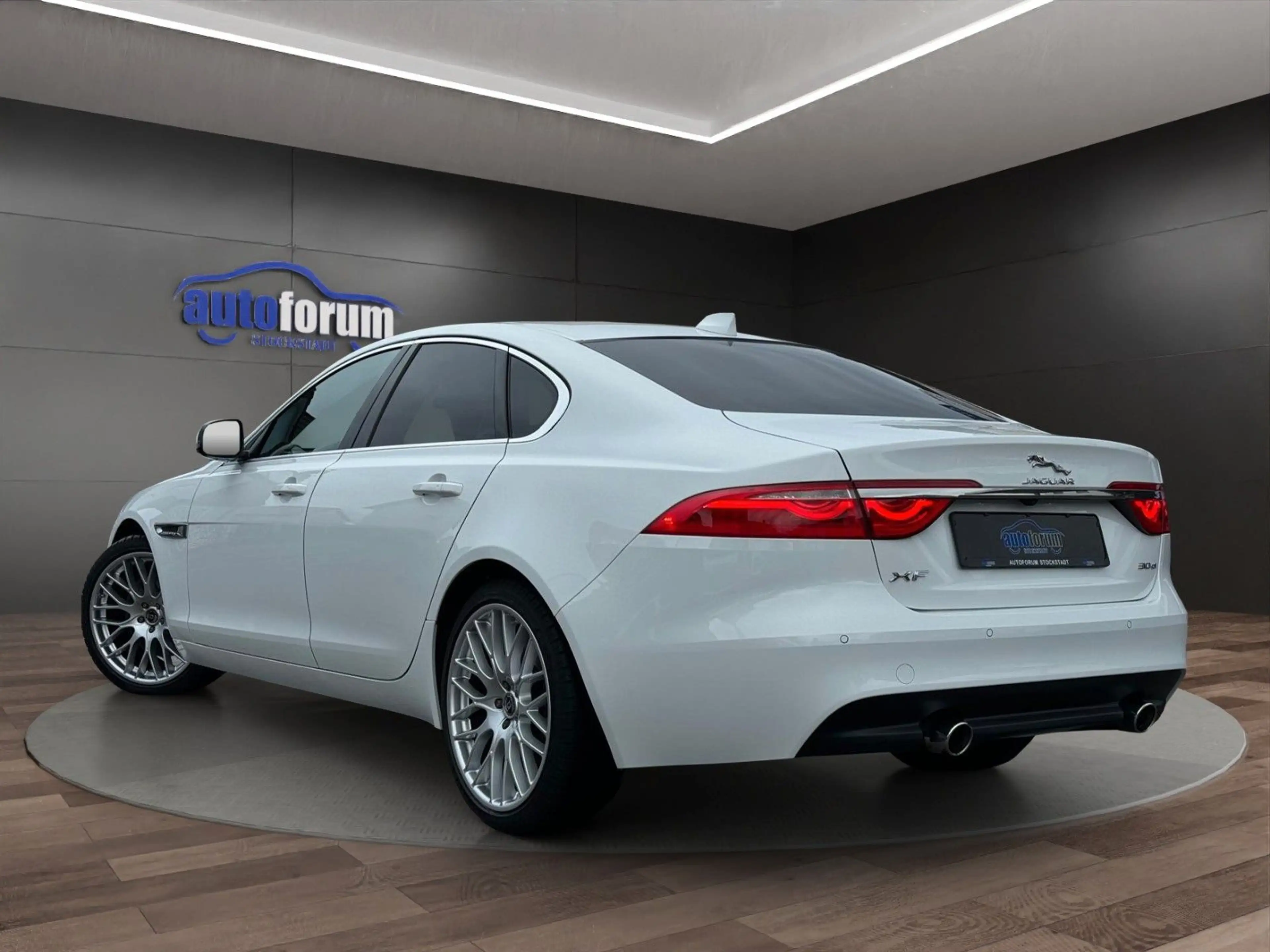 Jaguar XF Prestige ACC°LEDER°BI-XENON°TOTWINKEL°SPURH — photo 4