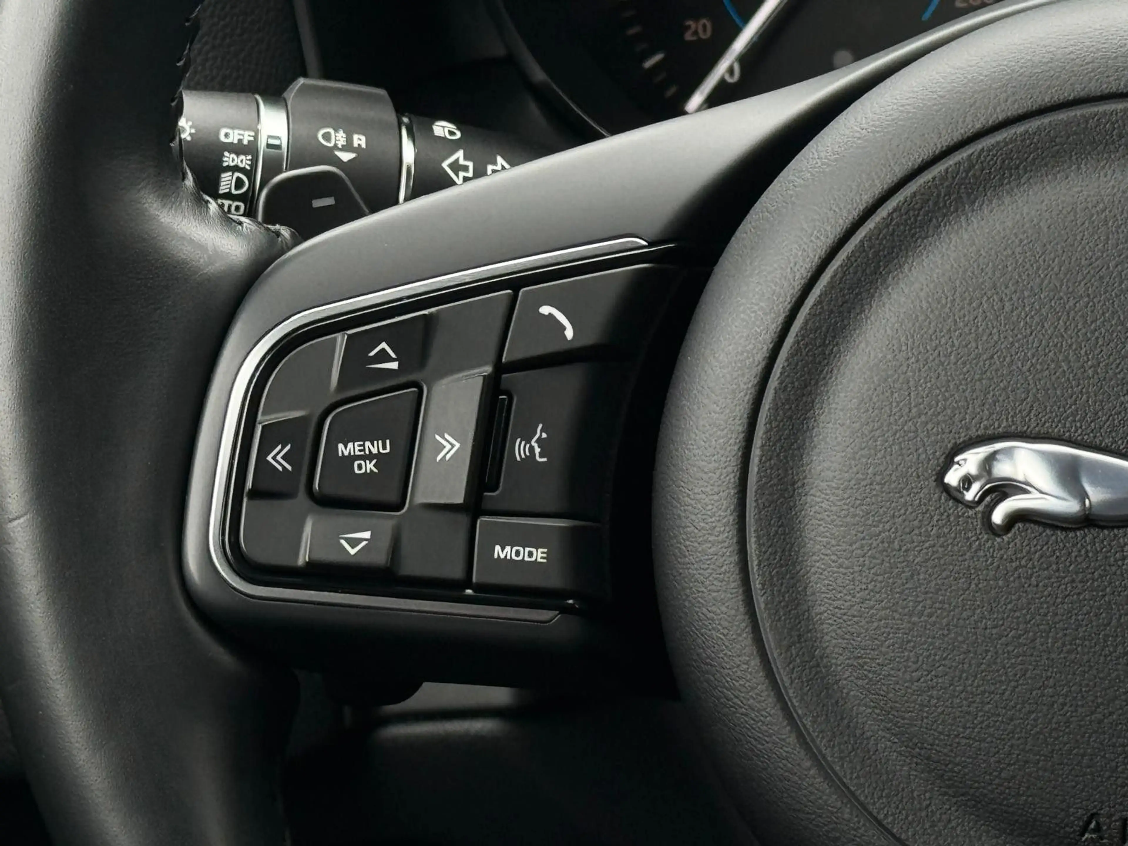 Jaguar XF Prestige ACC°LEDER°BI-XENON°TOTWINKEL°SPURH — photo 13