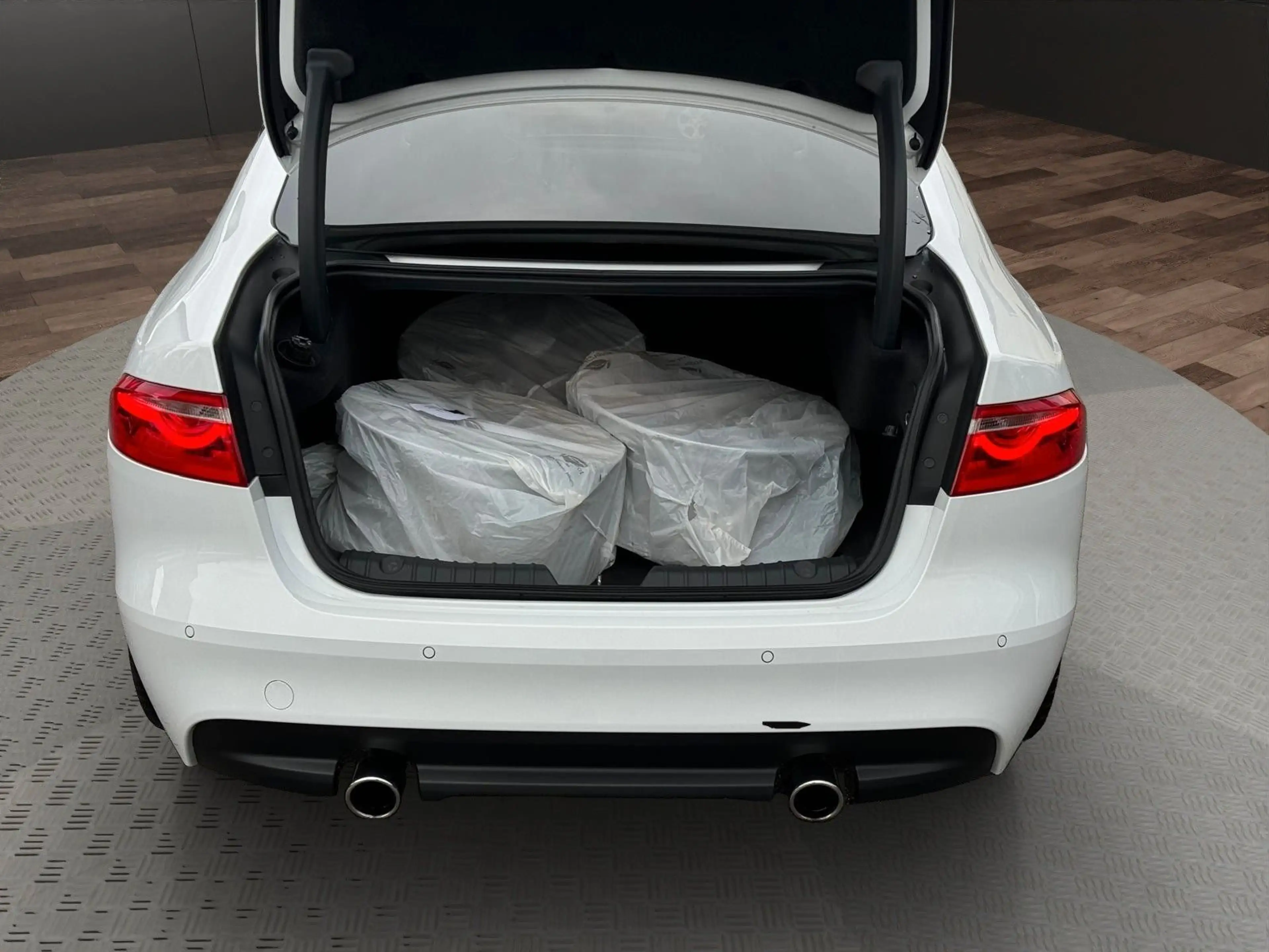 Jaguar XF Prestige ACC°LEDER°BI-XENON°TOTWINKEL°SPURH — photo 6