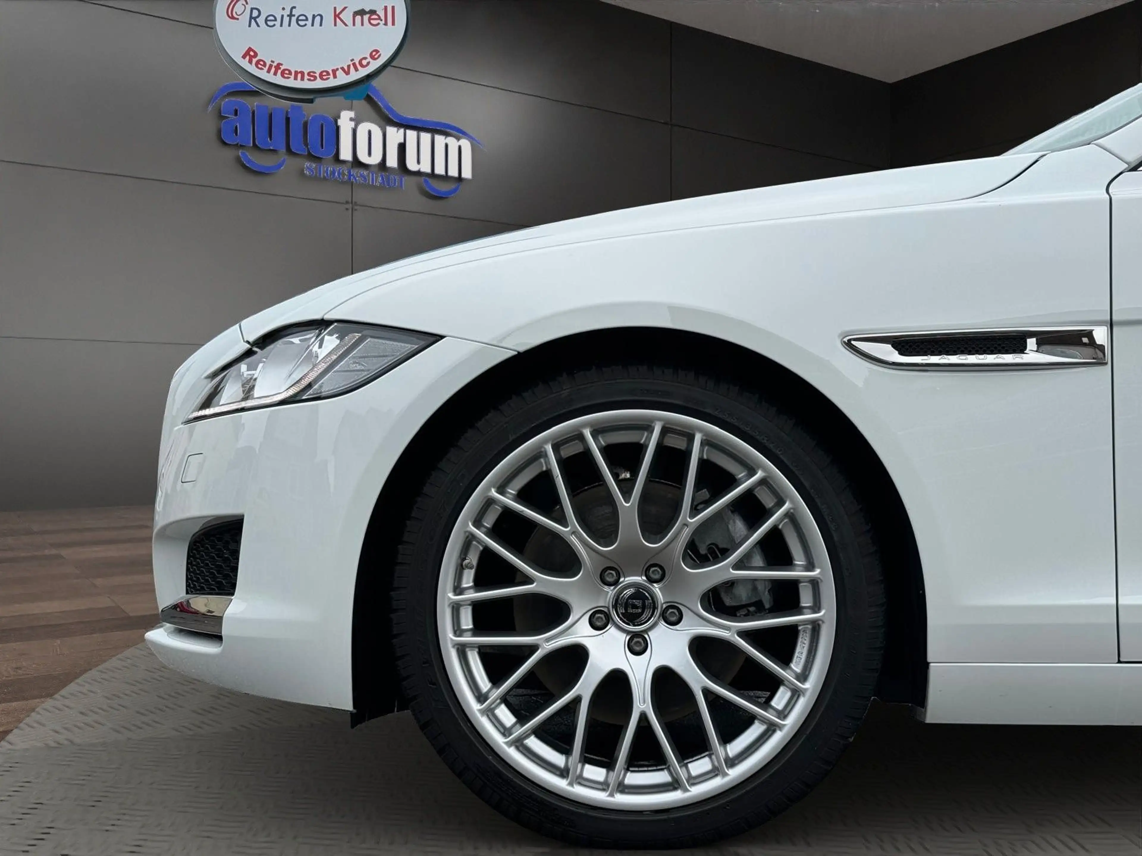 Jaguar XF Prestige ACC°LEDER°BI-XENON°TOTWINKEL°SPURH — photo 10