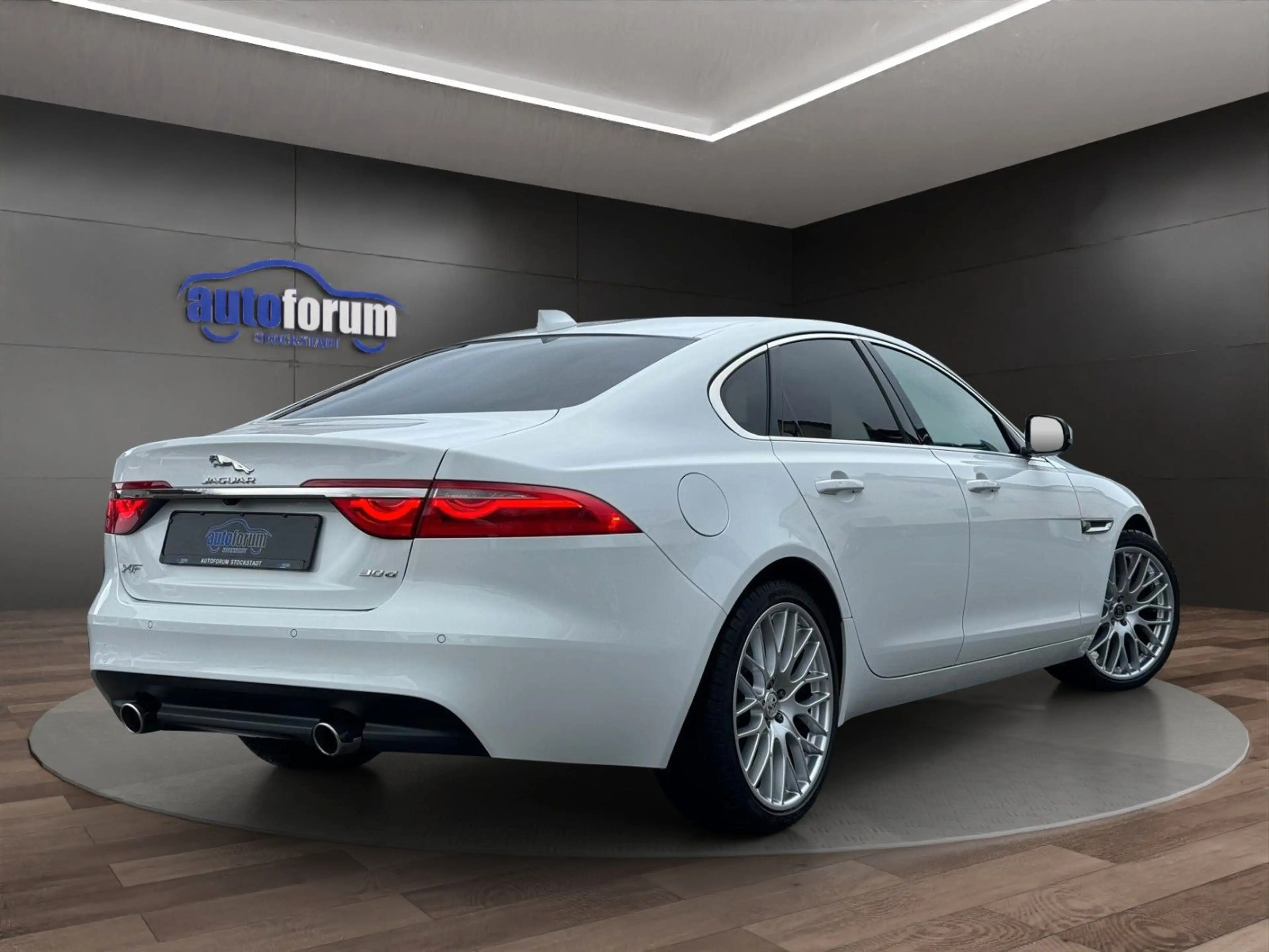 Jaguar XF Prestige ACC°LEDER°BI-XENON°TOTWINKEL°SPURH — photo 7