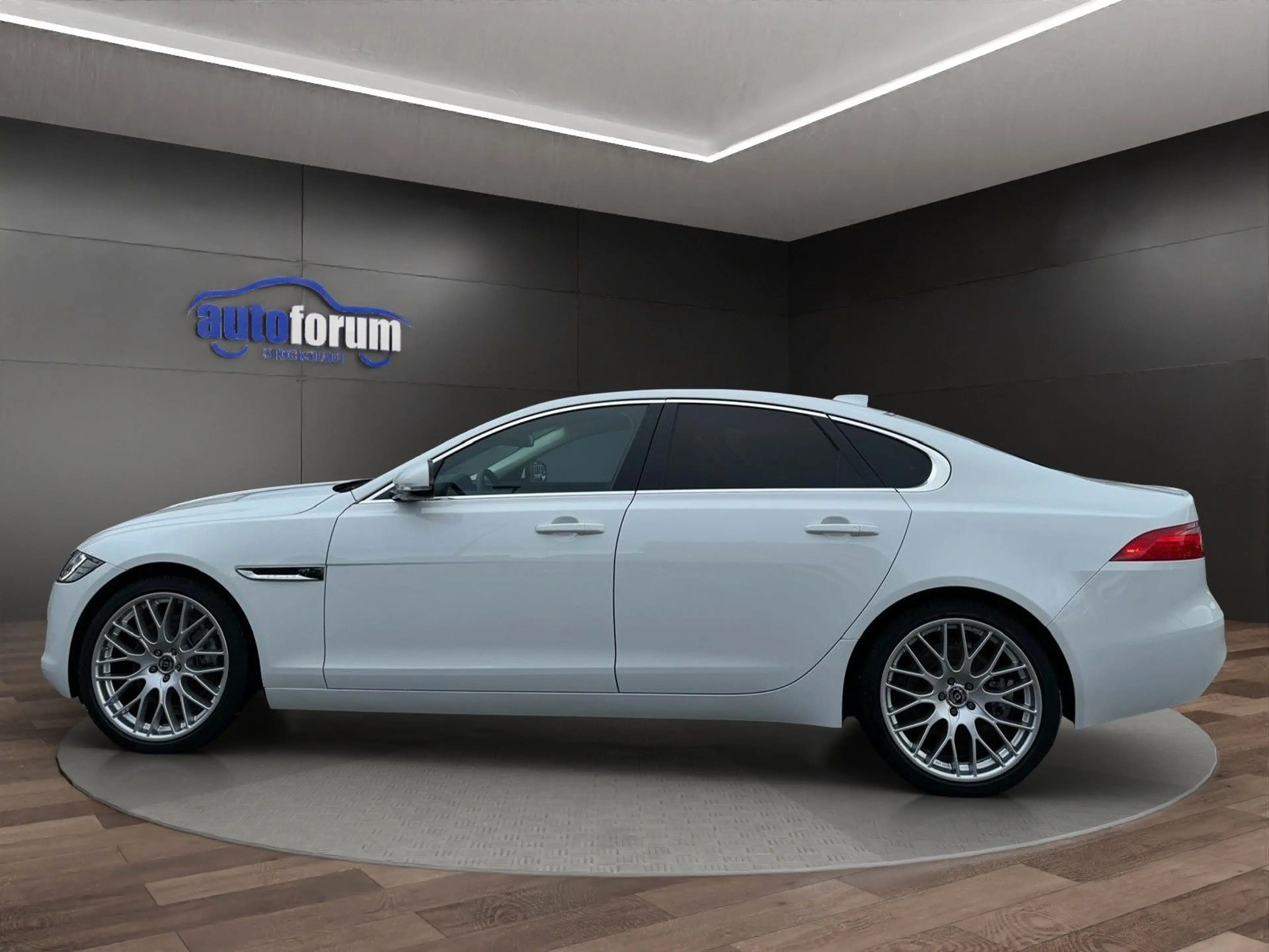Jaguar XF Prestige ACC°LEDER°BI-XENON°TOTWINKEL°SPURH — photo 9