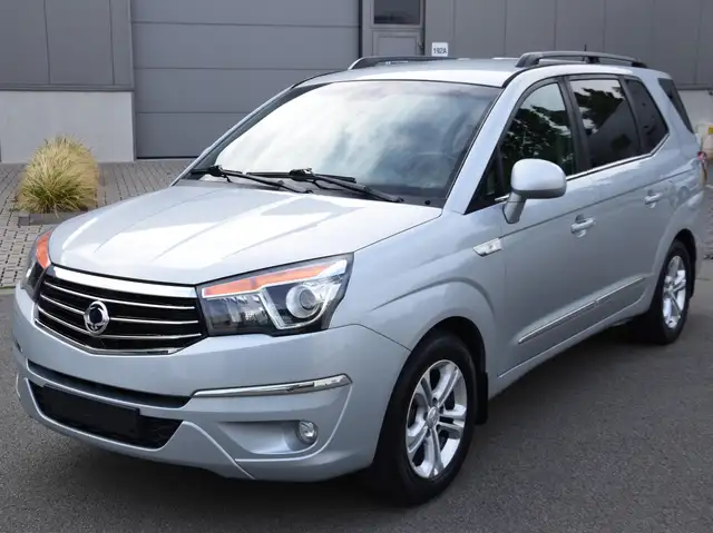 SsangYong Rodius 2.2 SV220e-XDi 2WD Sapphire