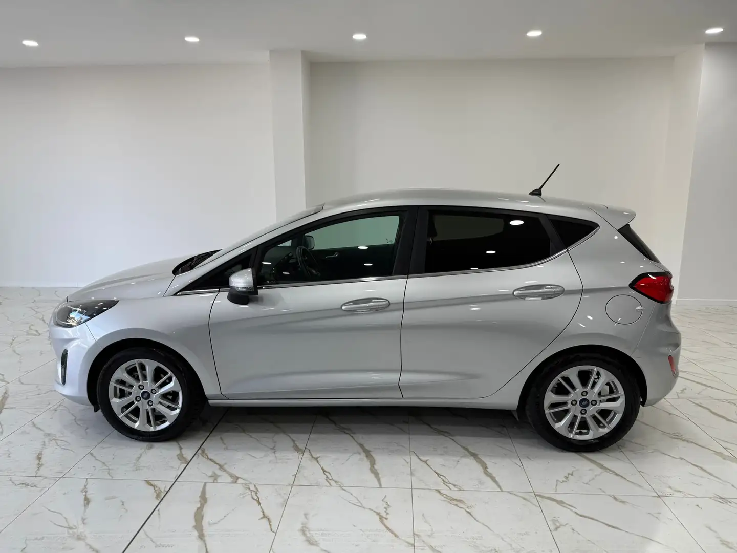 Ford Fiesta Fiesta VII 2022 5p 5p 1.1 Titanium Gpl 75cv Argent - 2