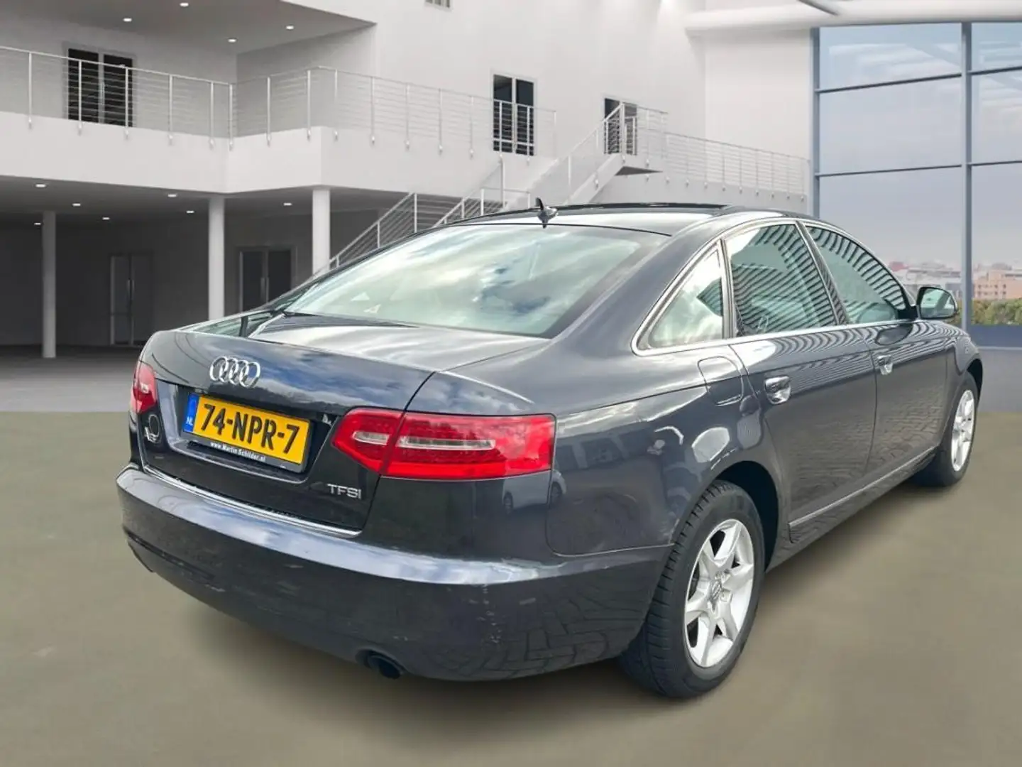 Audi A6 Limousine 2.0 TFSI Business AUT NAVI PSENSOR CRUIS Grijs - 2