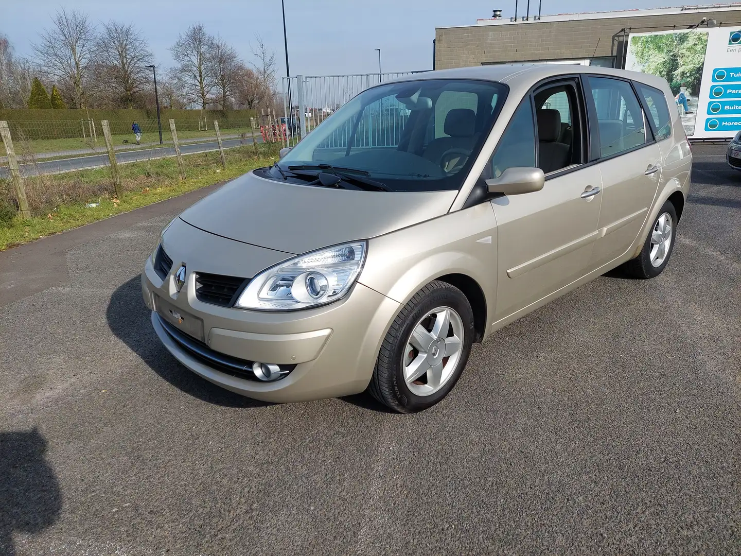 Renault Grand Scenic Scénic 2.0i 16v Privilège 5pl. Beige - 2