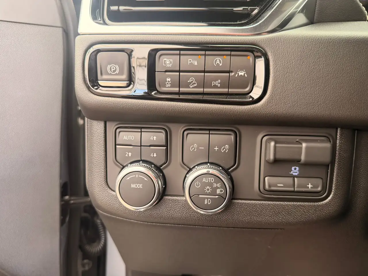 GMC Yukon снимка GMC Yukon