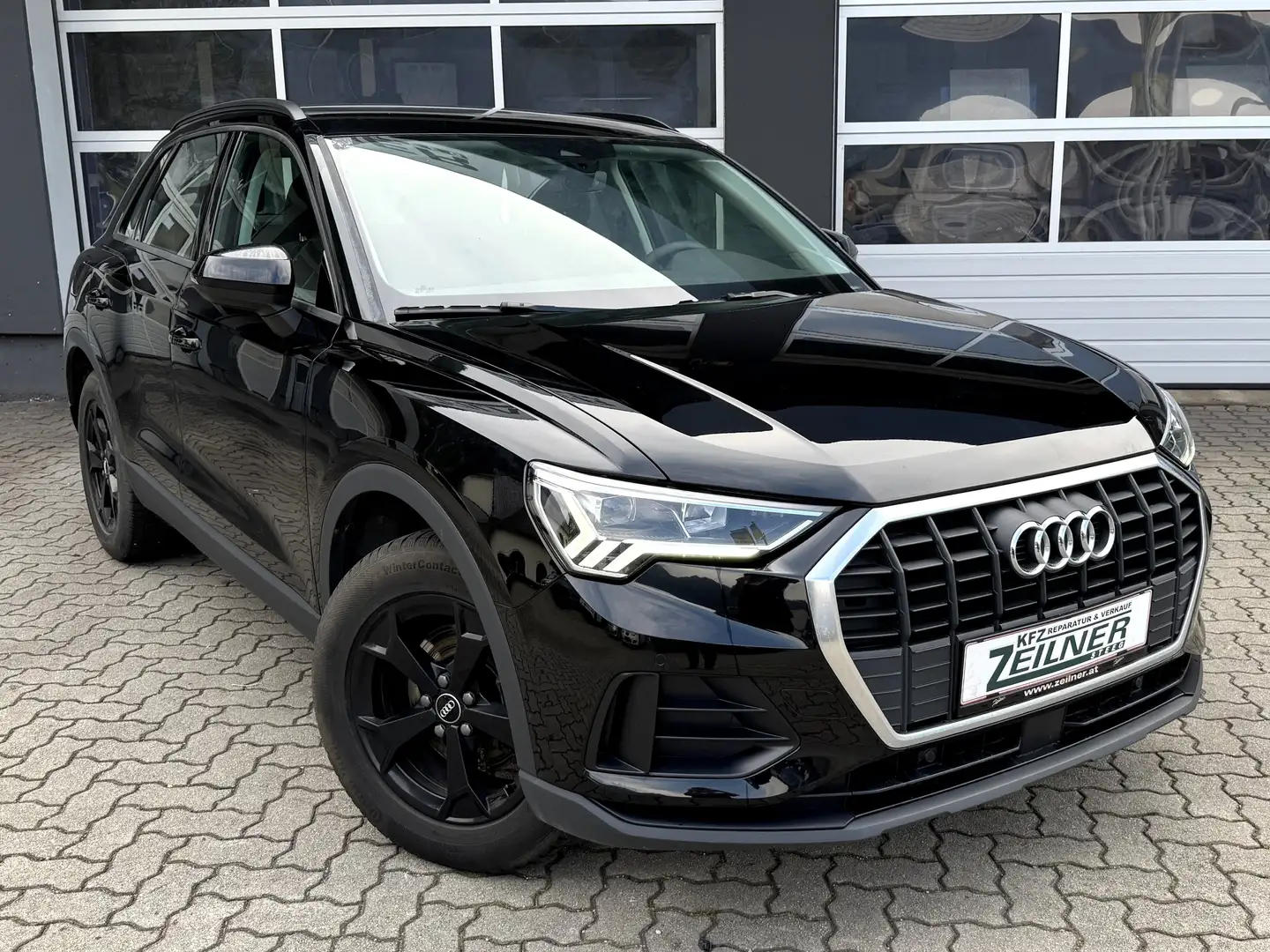 Audi Q3 35 TFSI basis Schwarz - 1