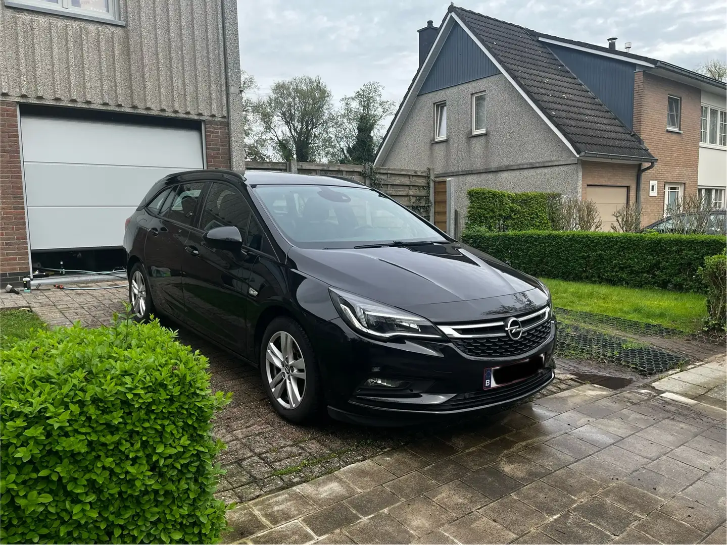 Opel Astra Sports Tourer Dynamic Zwart - 2