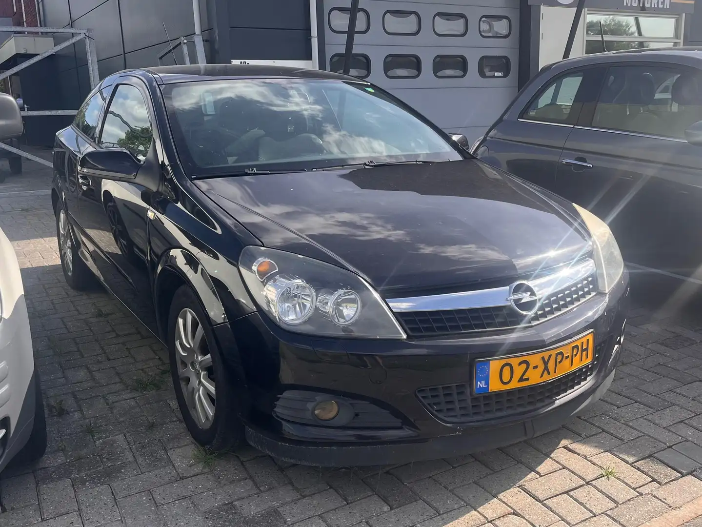 Opel Astra 1.4 GTC Zwart - 1