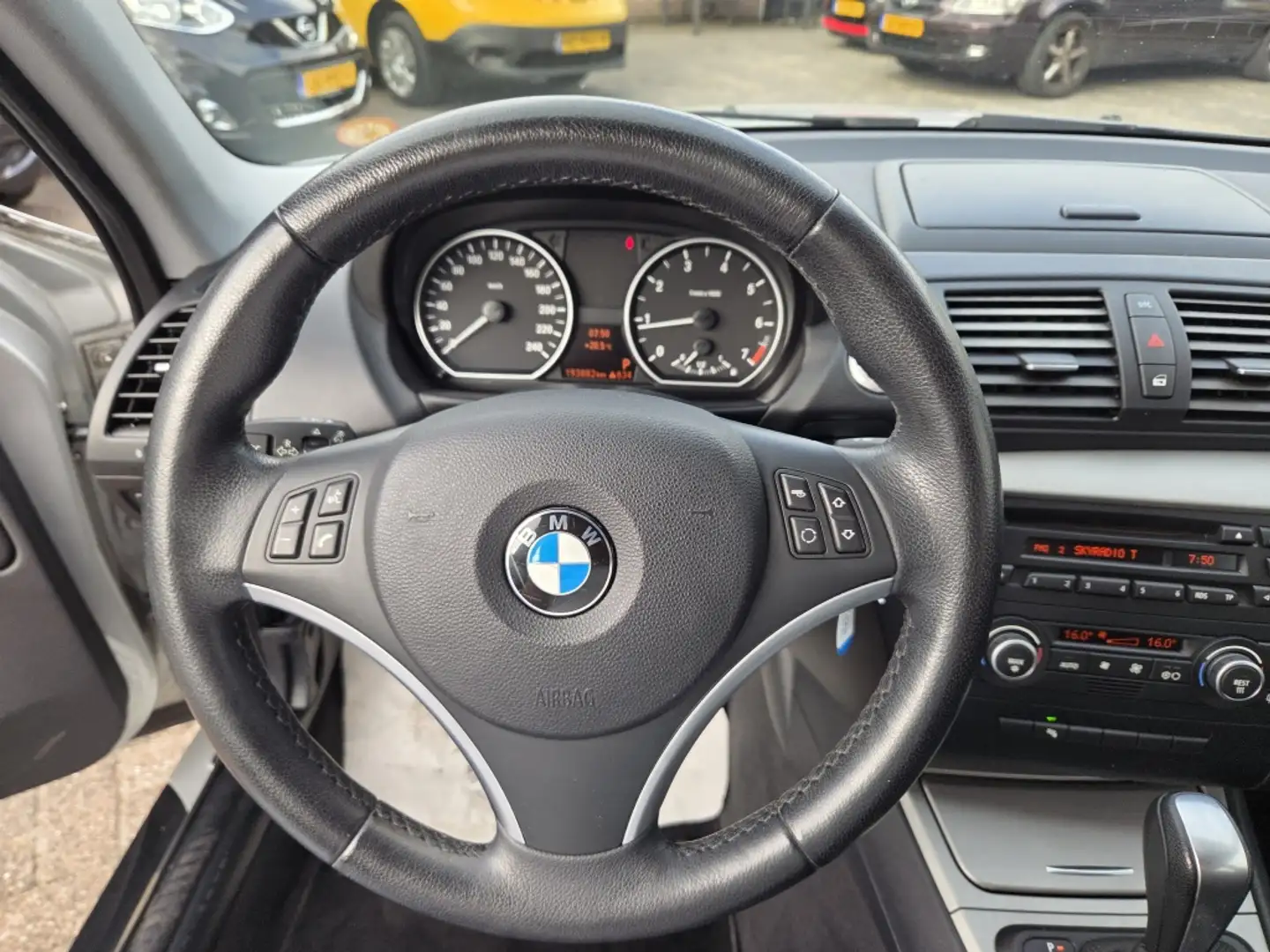 BMW 116 1-serie 116i Business Line Automaat Nap Grijs - 2