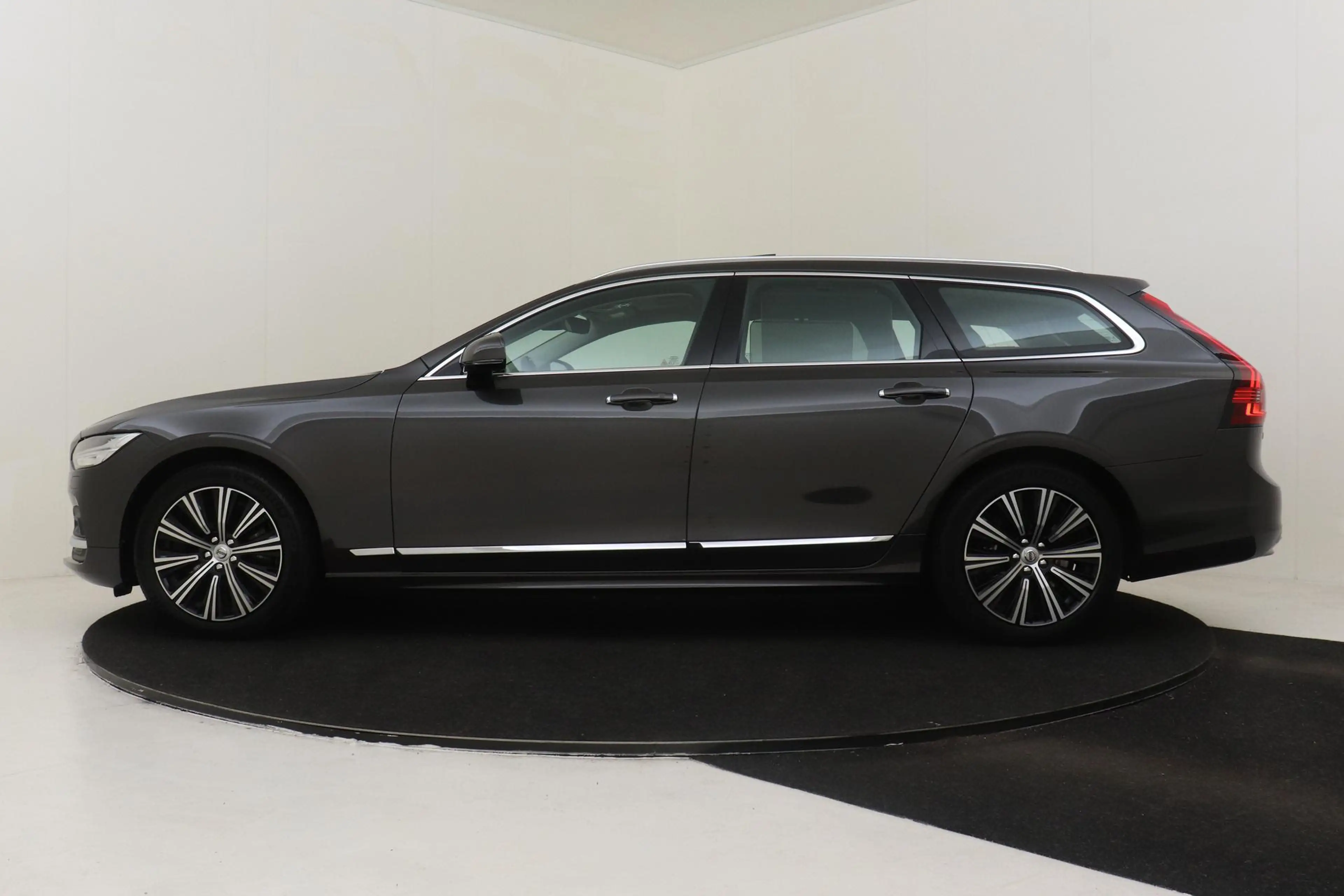 Volvo V90 B4 (M-HYBRID) INSCRIPTION -PANO.DAK|HARMAN/KARDON| — photo 7
