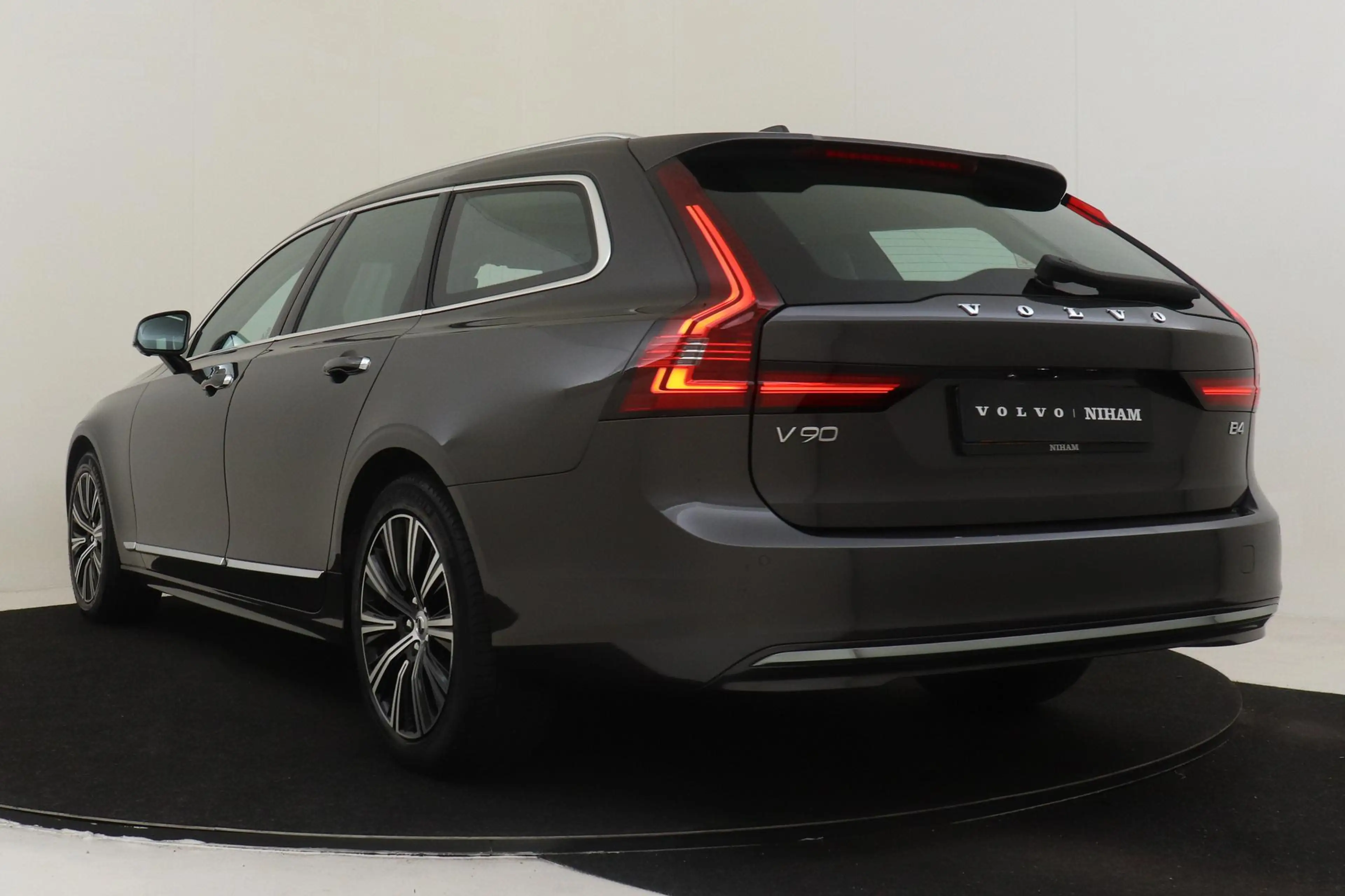 Volvo V90 B4 (M-HYBRID) INSCRIPTION -PANO.DAK|HARMAN/KARDON| — photo 5