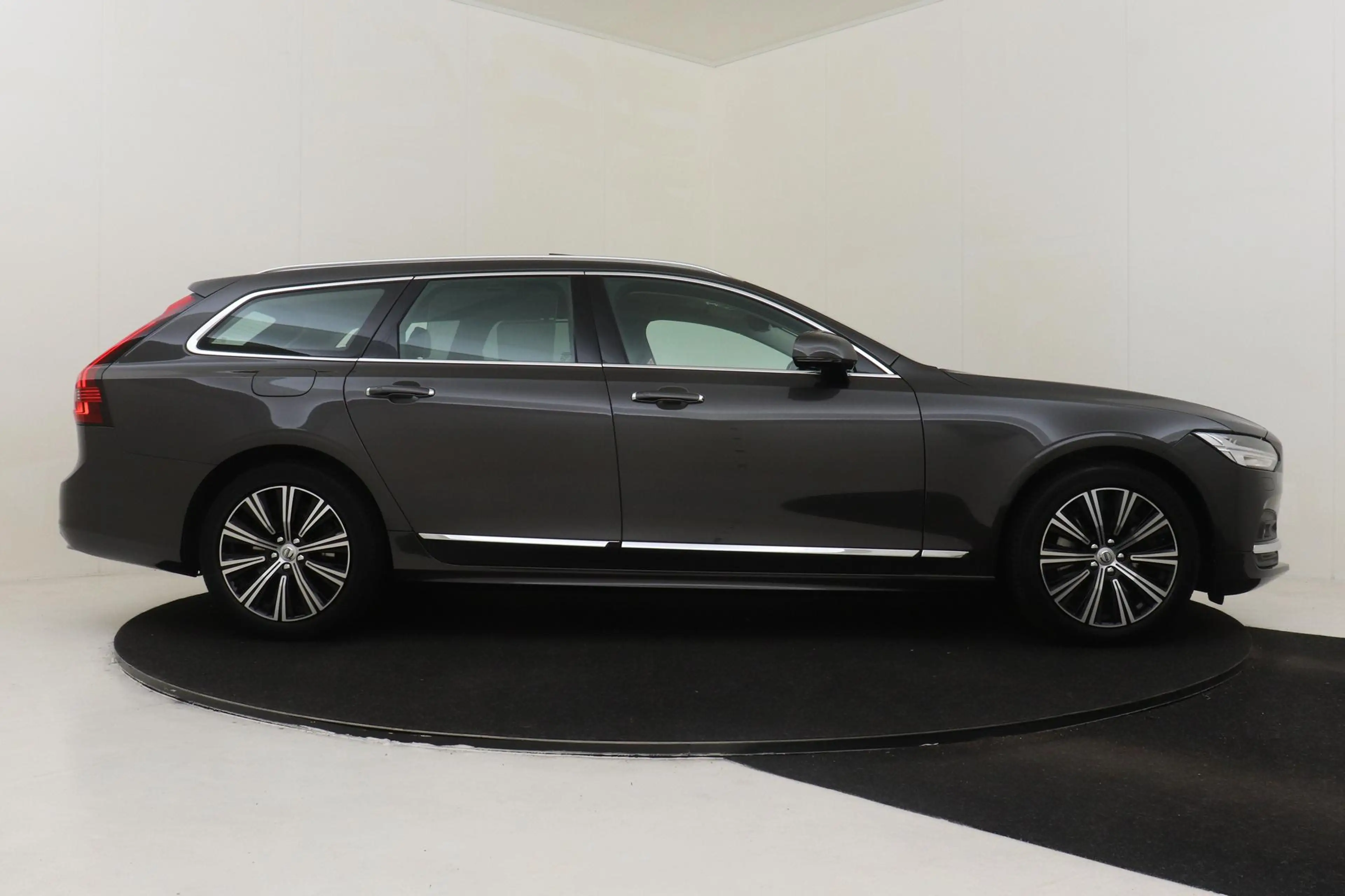 Volvo V90 B4 (M-HYBRID) INSCRIPTION -PANO.DAK|HARMAN/KARDON| — photo 13