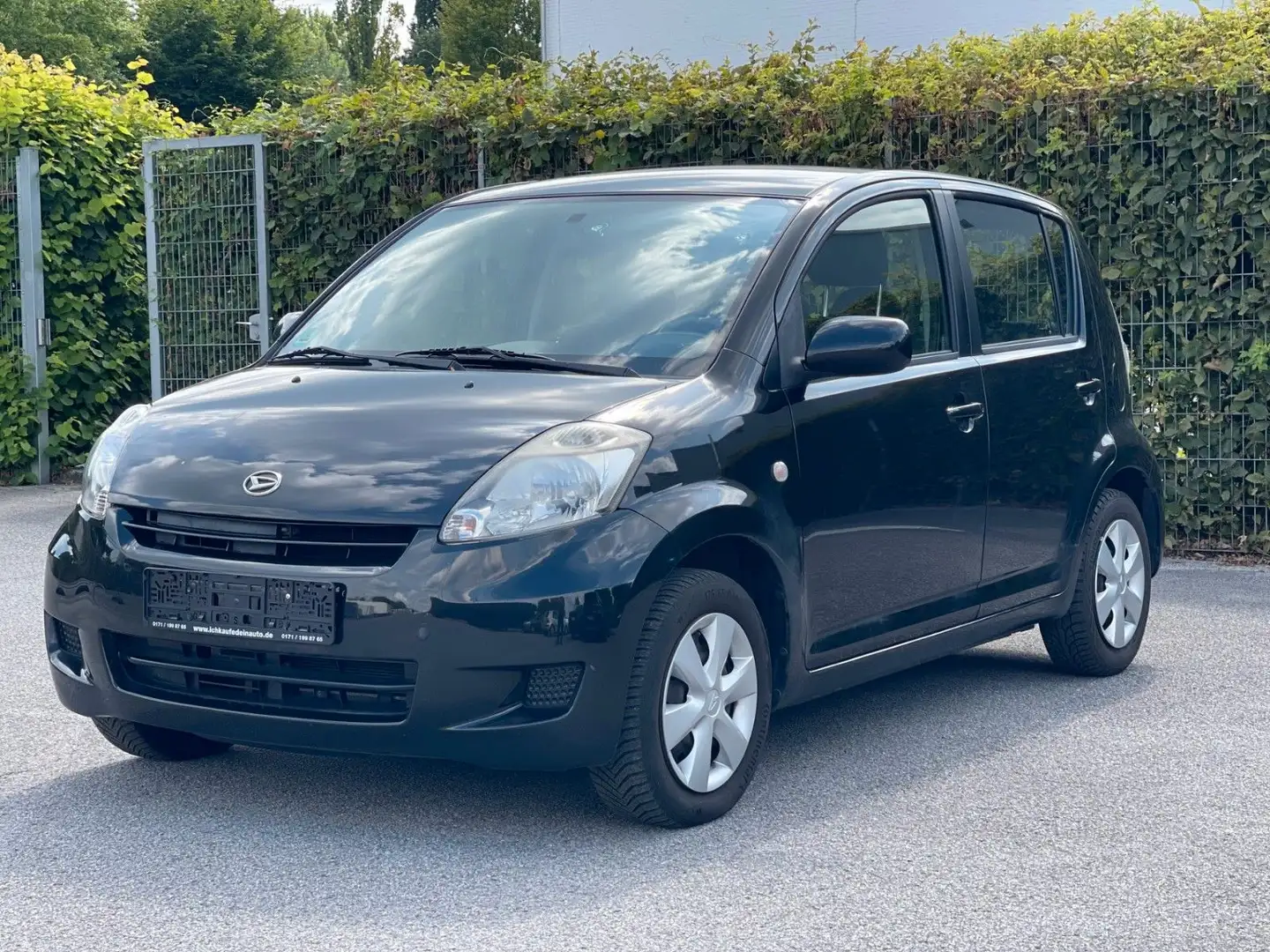 Daihatsu Sirion 1.0 Klima TÜV NEU + Inspektion Schwarz - 1