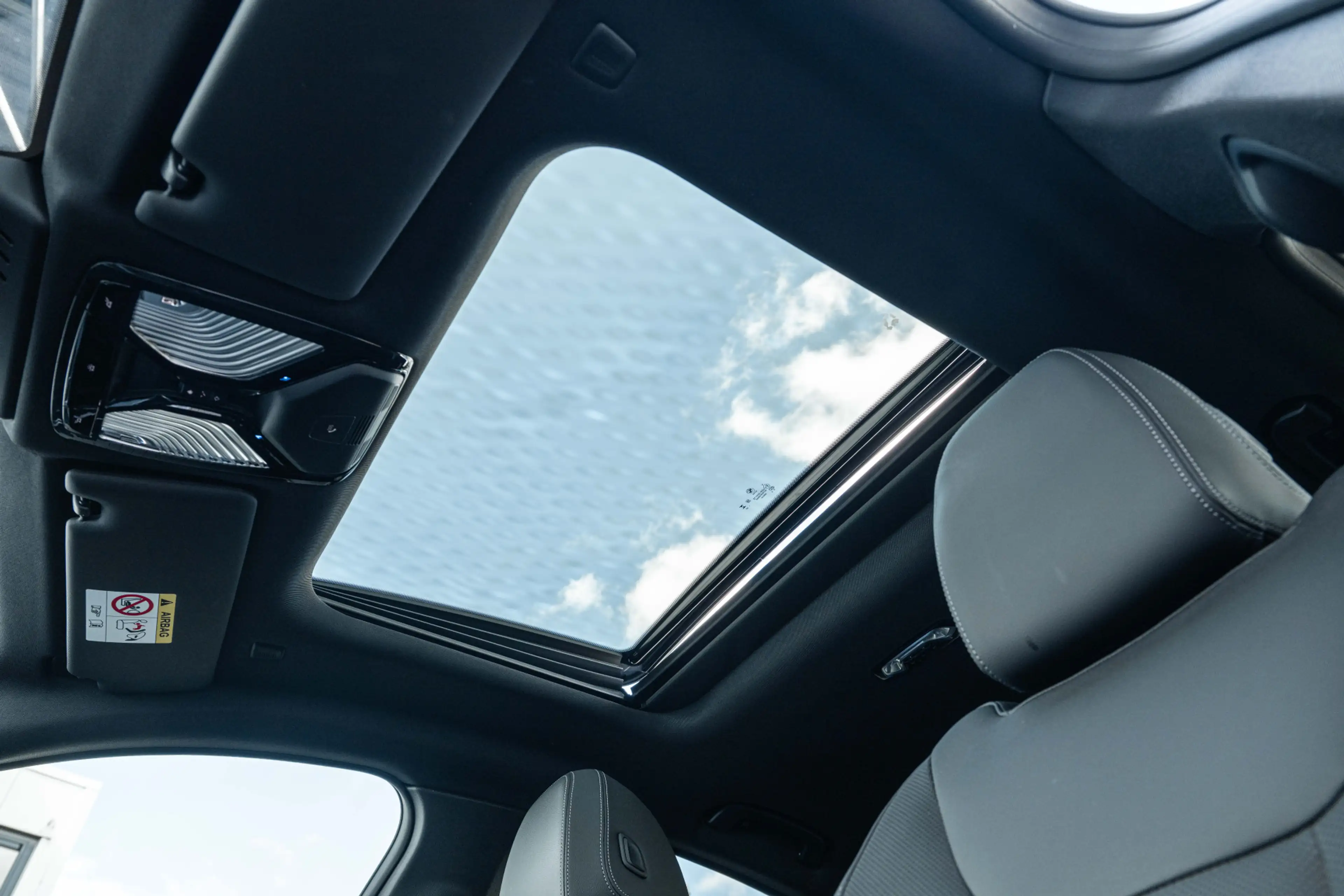 BMW i4 eDrive40 M Sport / Schuif-kanteldak / Trekhaak / M — photo 8