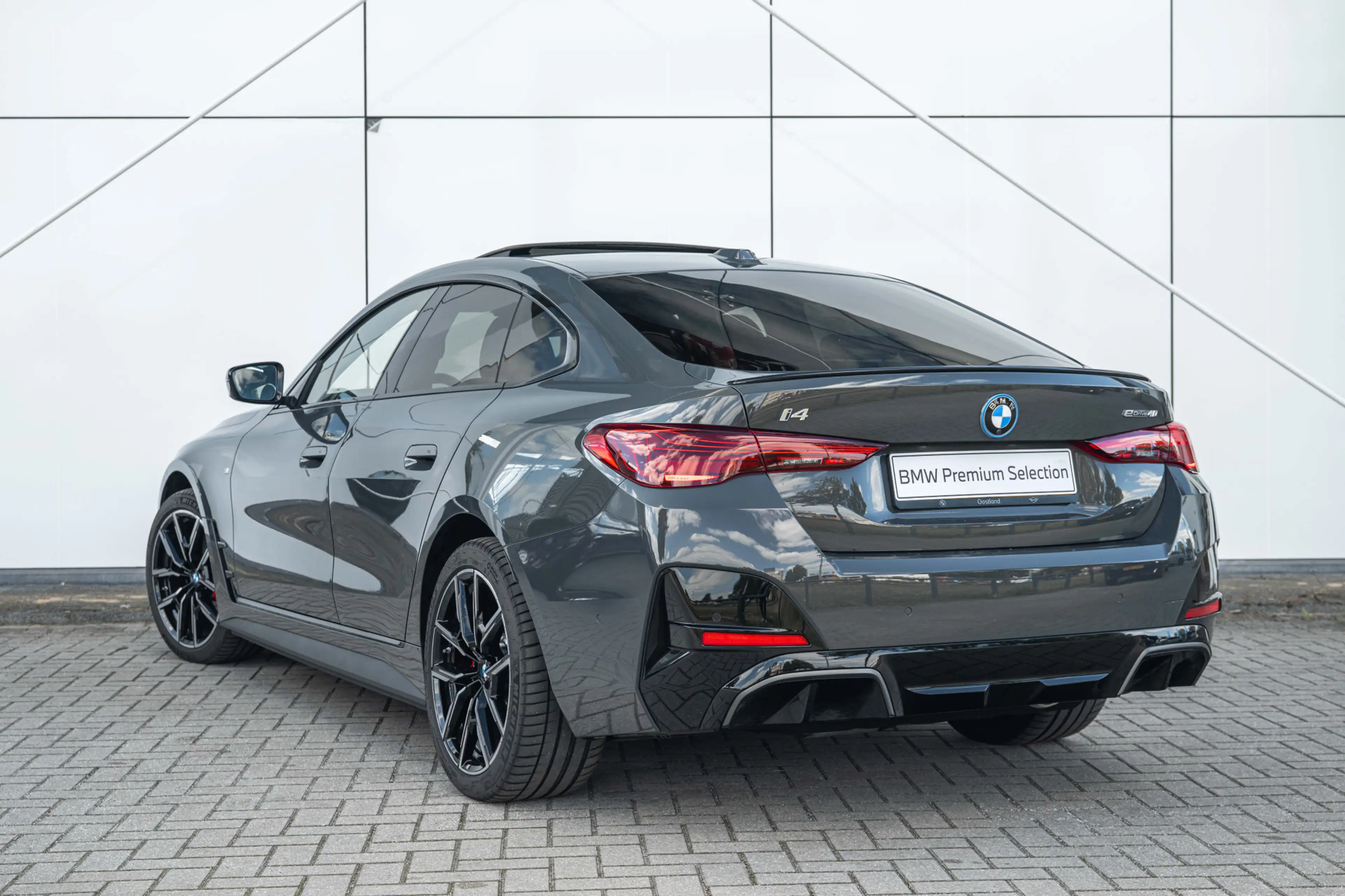 BMW i4 eDrive40 M Sport / Schuif-kanteldak / Trekhaak / M — photo 2