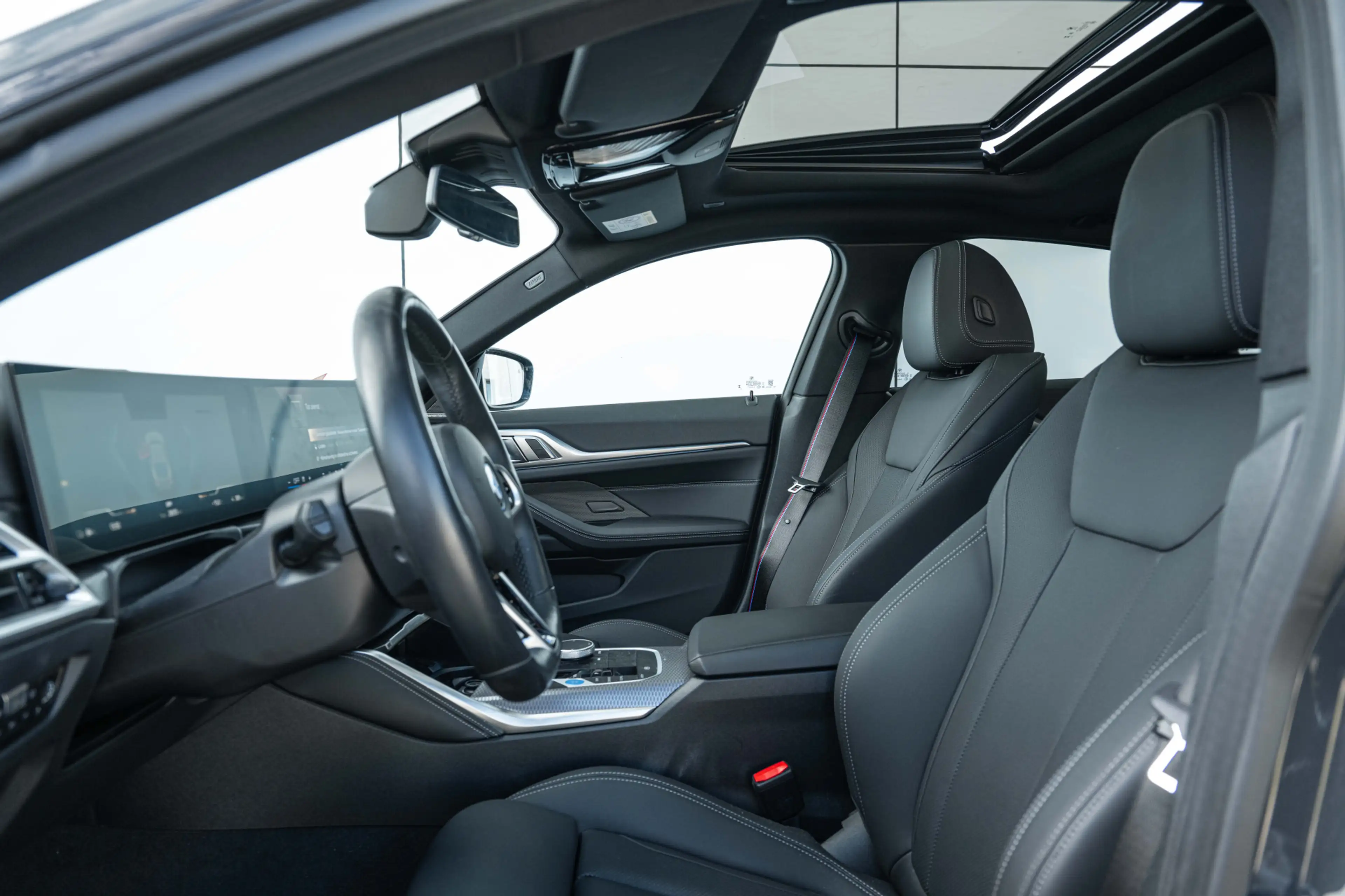 BMW i4 eDrive40 M Sport / Schuif-kanteldak / Trekhaak / M — photo 14
