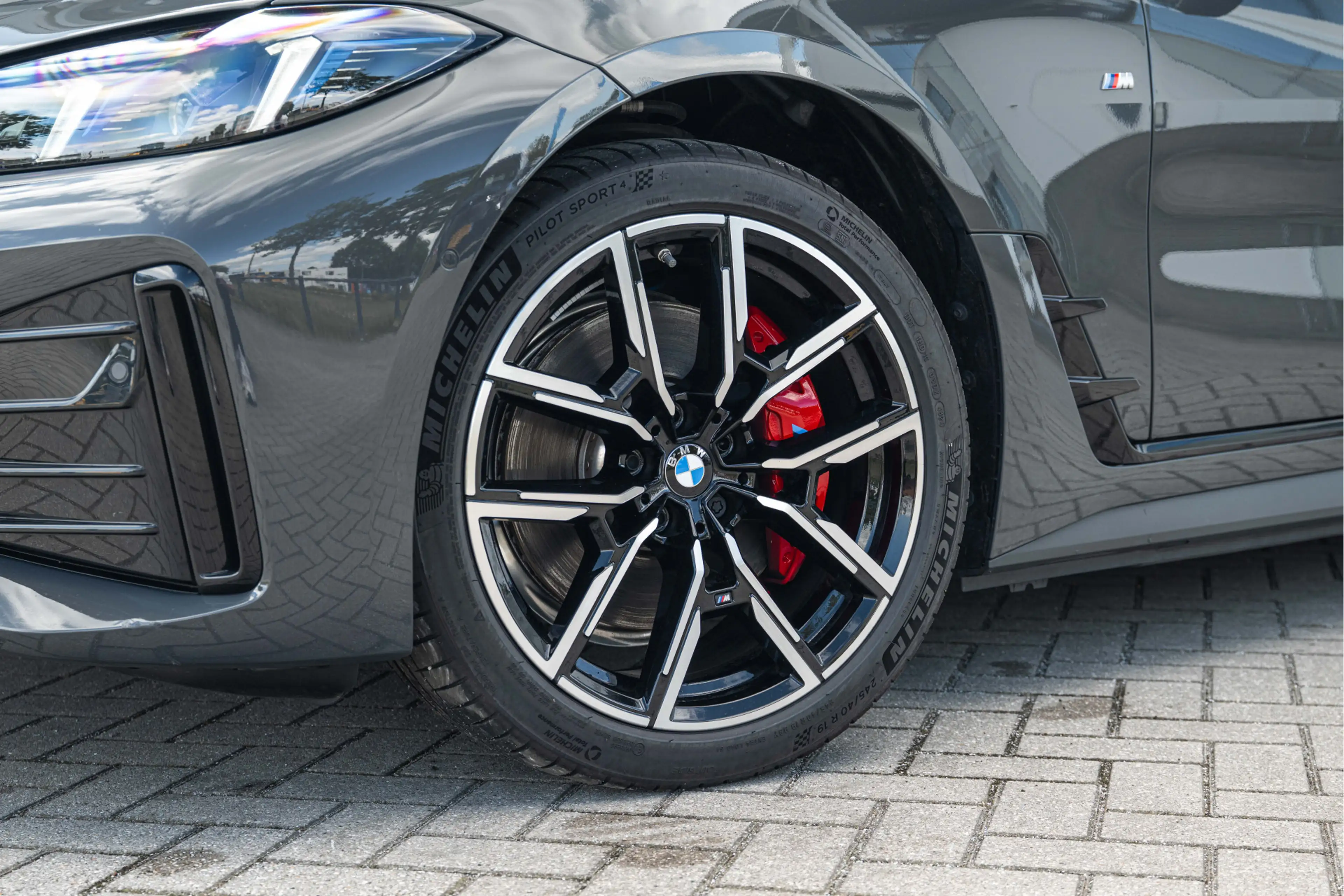 BMW i4 eDrive40 M Sport / Schuif-kanteldak / Trekhaak / M — photo 10