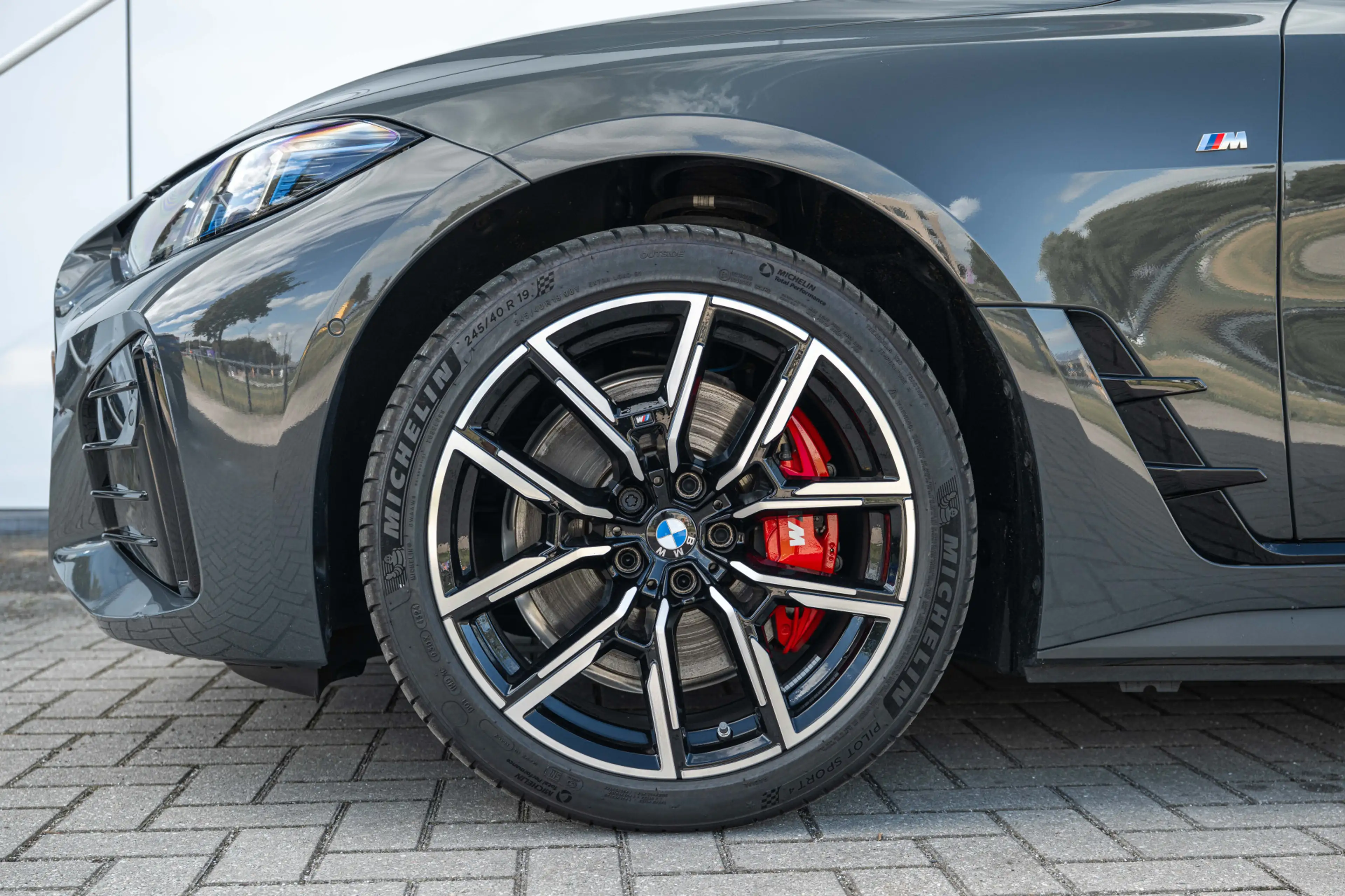 BMW i4 eDrive40 M Sport / Schuif-kanteldak / Trekhaak / M — photo 15