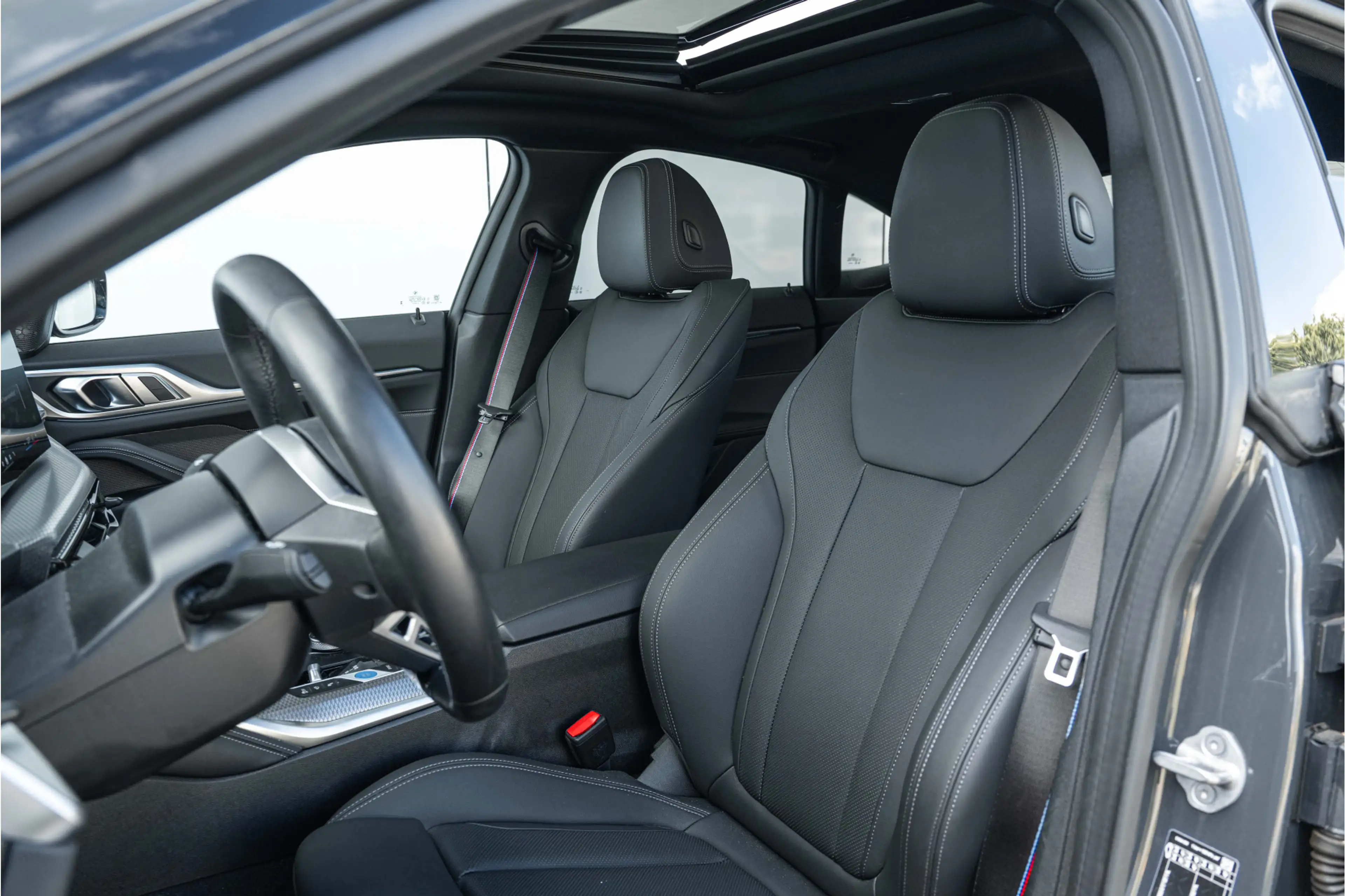 BMW i4 eDrive40 M Sport / Schuif-kanteldak / Trekhaak / M — photo 4
