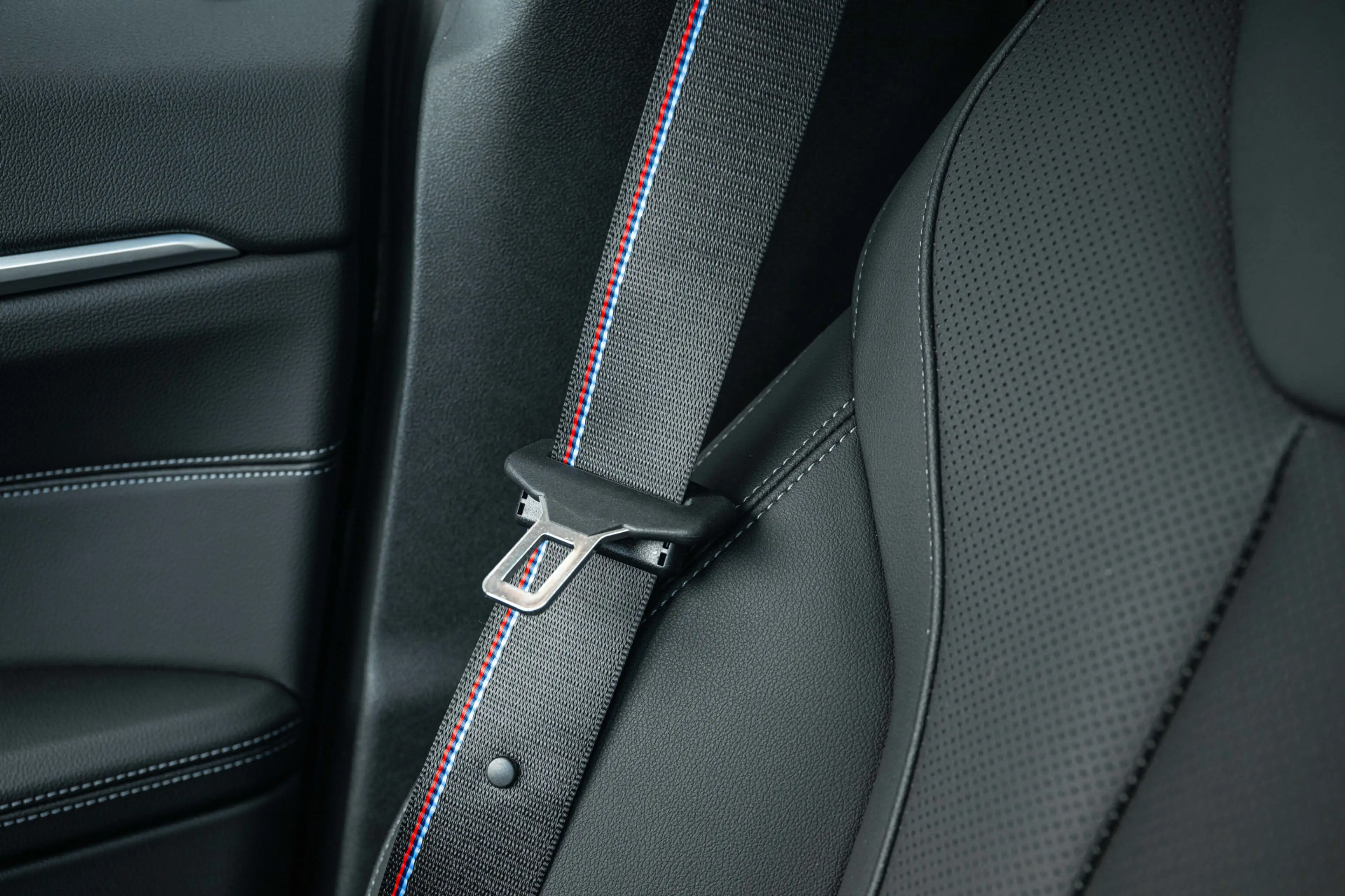 BMW i4 eDrive40 M Sport / Schuif-kanteldak / Trekhaak / M — photo 13