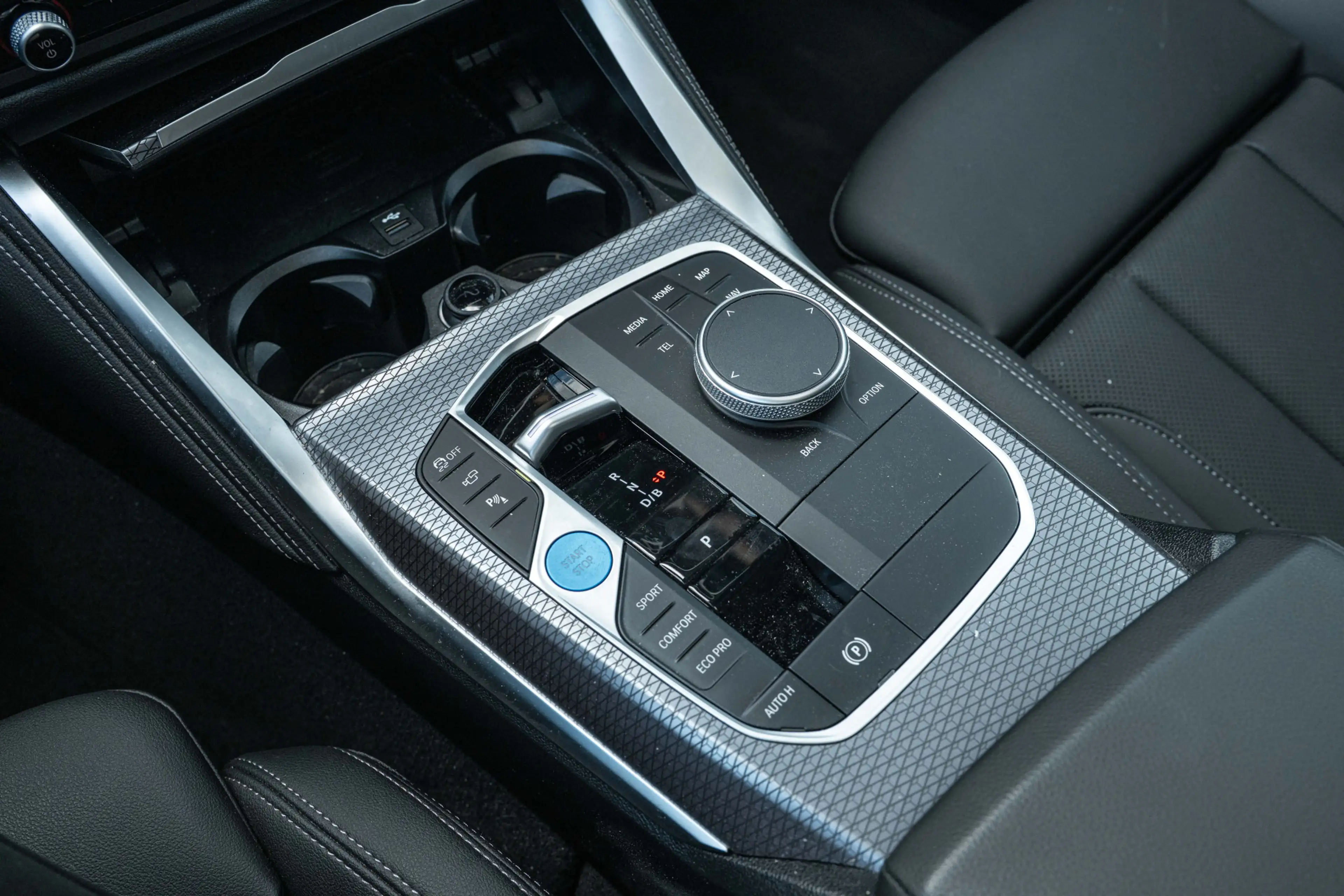 BMW i4 eDrive40 M Sport / Schuif-kanteldak / Trekhaak / M — photo 9