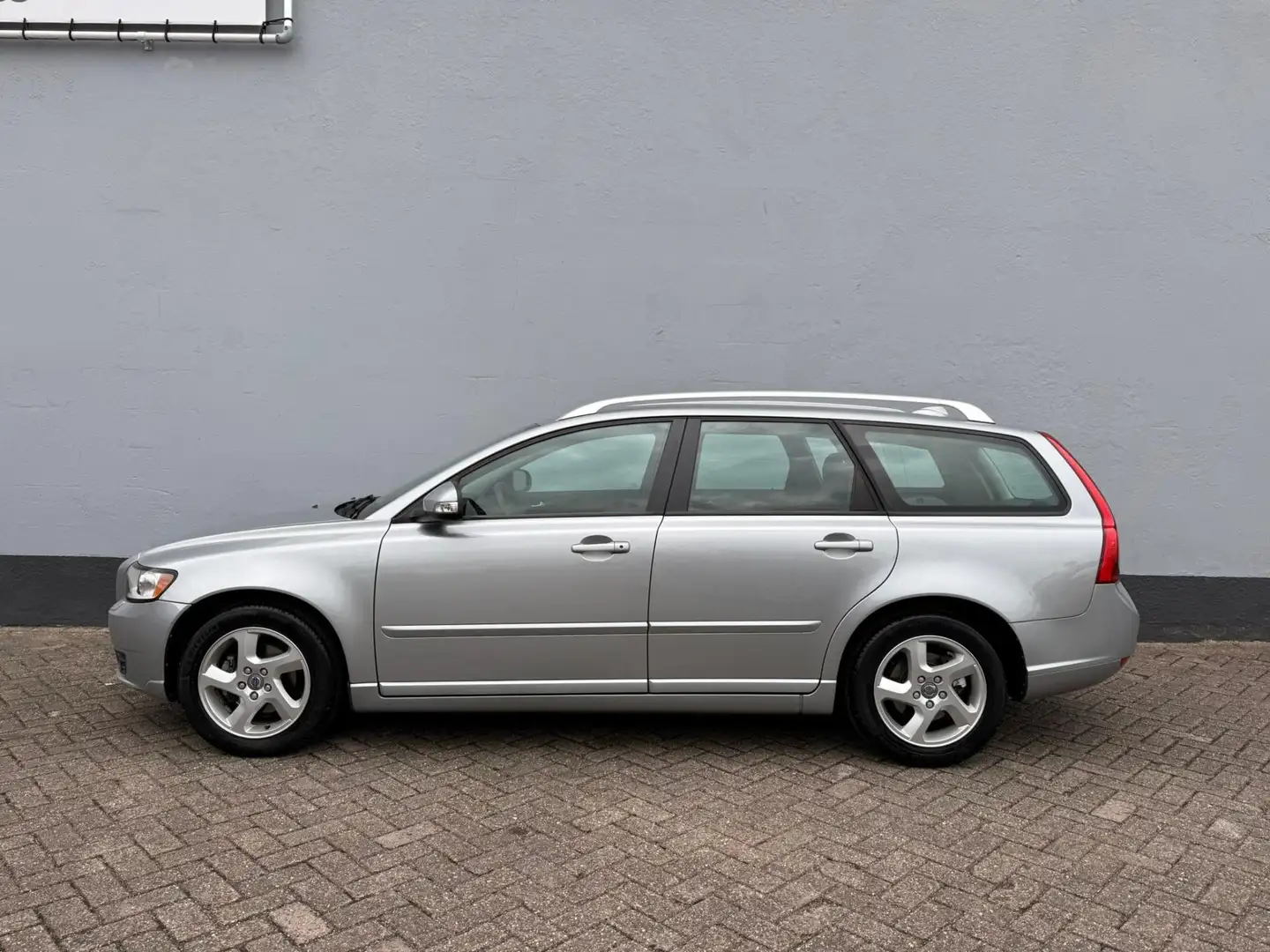 Volvo V50 2.0 Limited Edition - Trekhaak - 1e Eigenaar Grau - 2