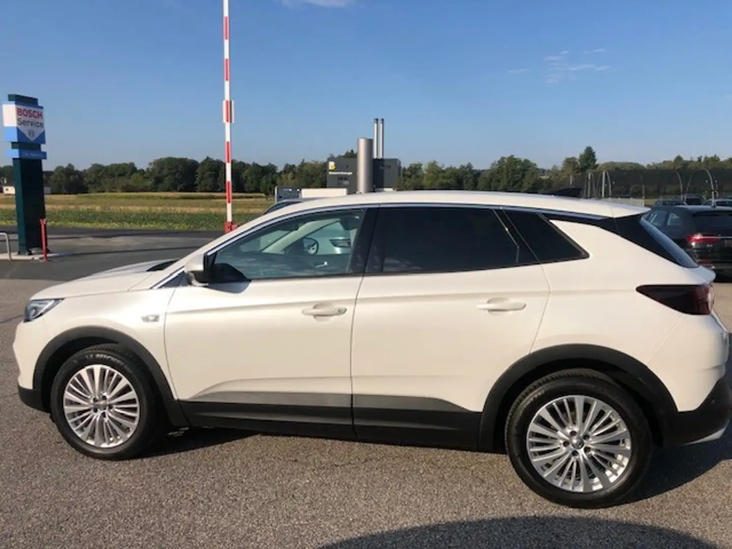 Opel Grandland X 1,5 CDTI BlueInj. Innovation Aut. Start/Stopp Weiß - 2