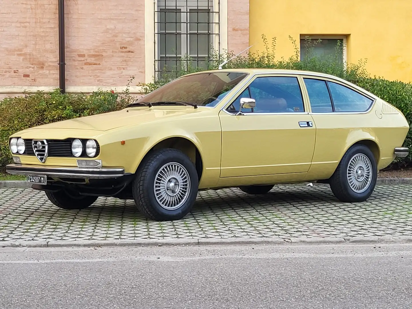 Alfa Romeo Alfetta Alfetta Gt Amarillo - 1