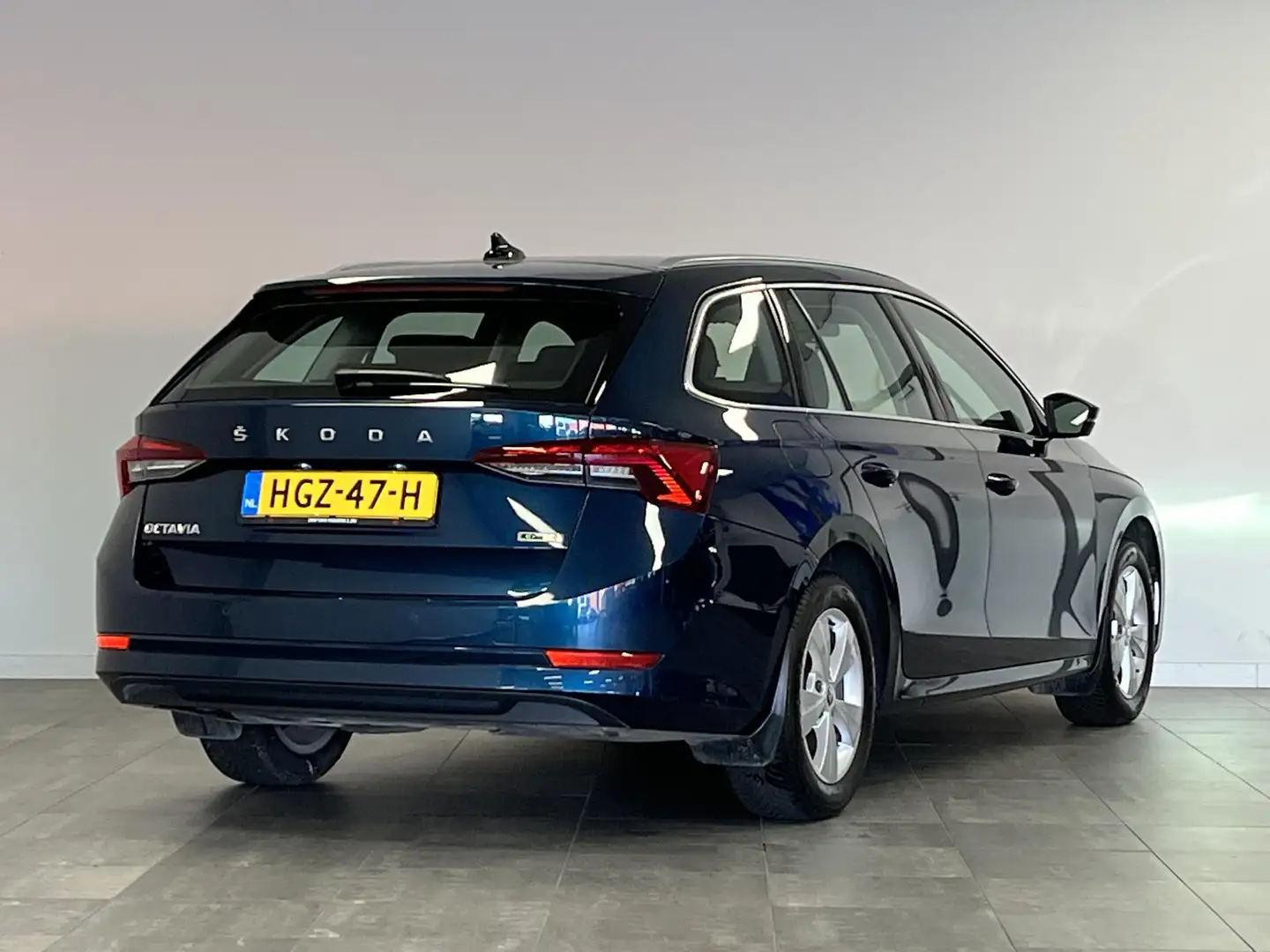 Skoda Octavia Combi 1.0 e-TSI Ambition | Adaptive Cruise Control Blauw - 2