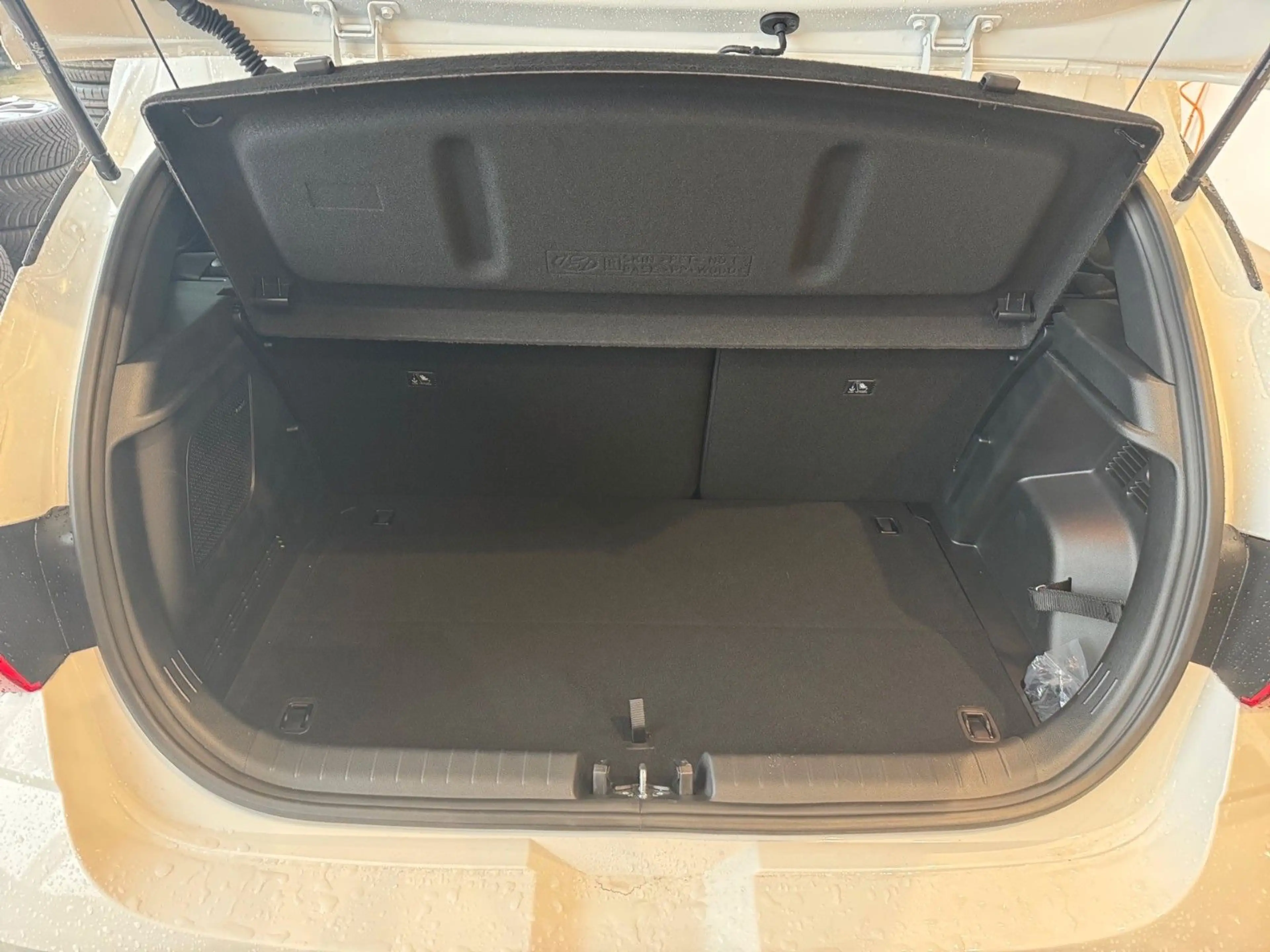 Hyundai i20 Blackline — photo 12