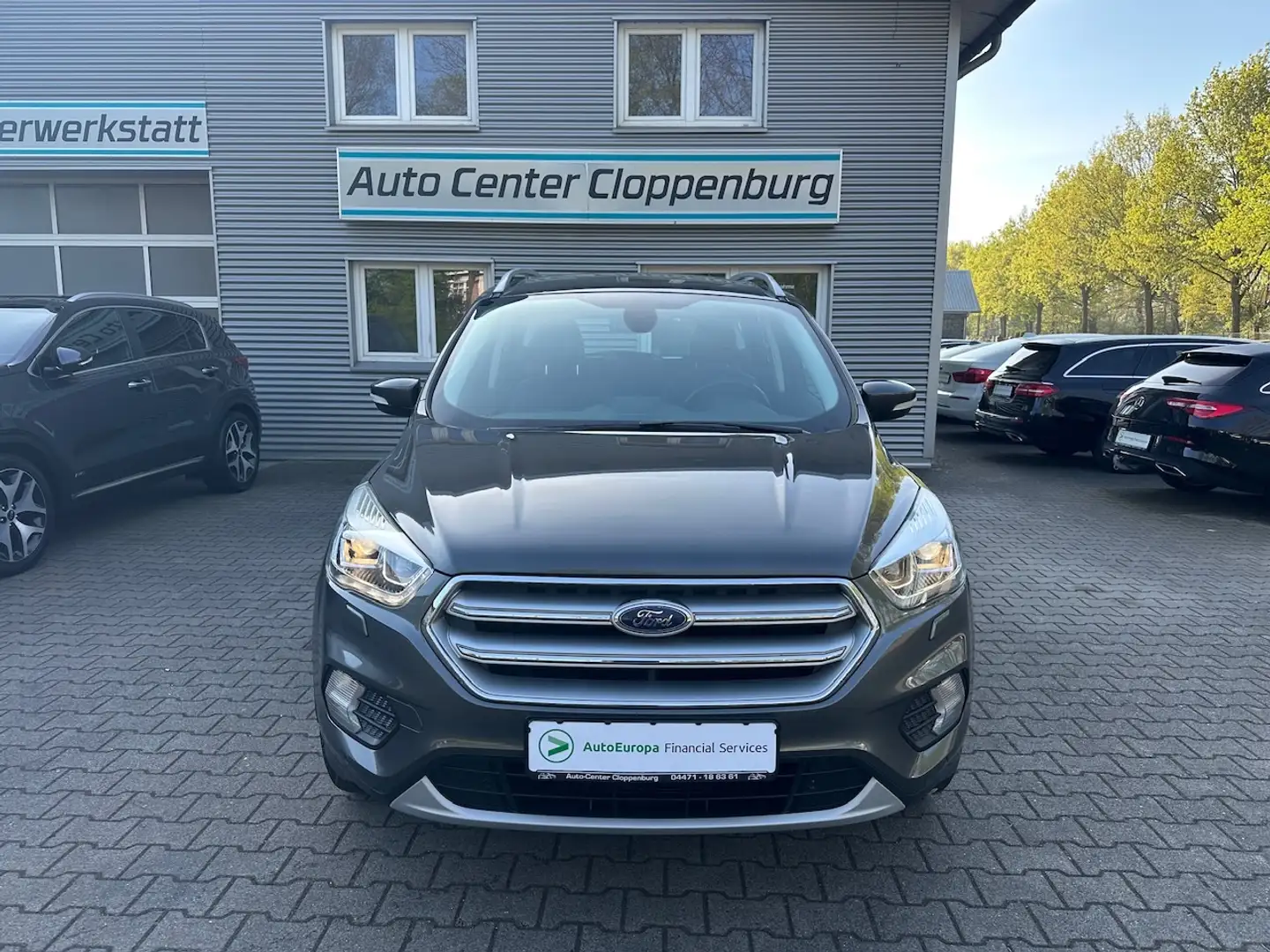 Ford Kuga 1,5 EcoBoost 4x4 Automatik "Titanium" Grau - 2