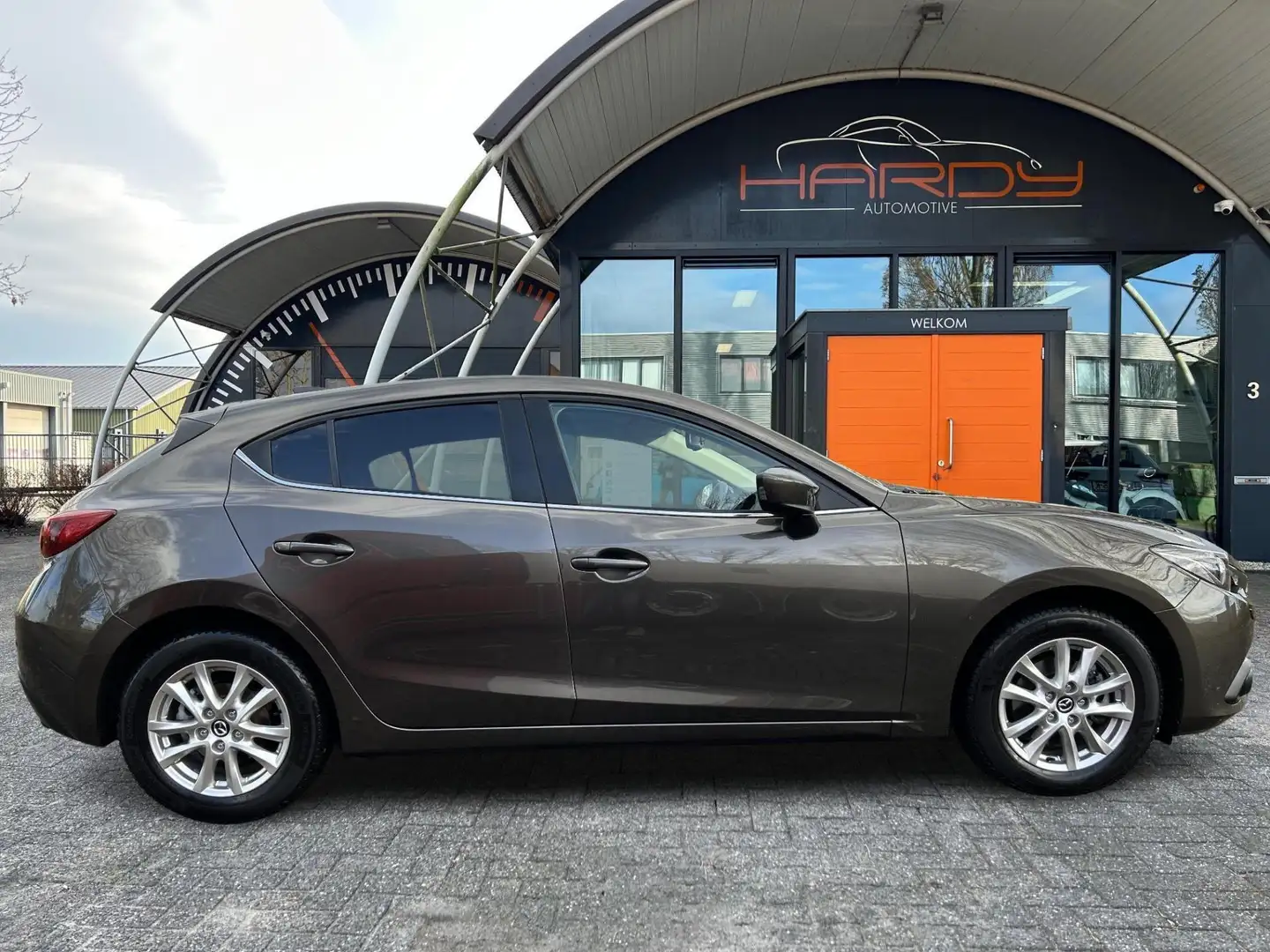 Mazda 3 2.0 TS+ AUTOMAAT NAVI TREKHAAK RIJKLAARPRIJS! Grijs - 2